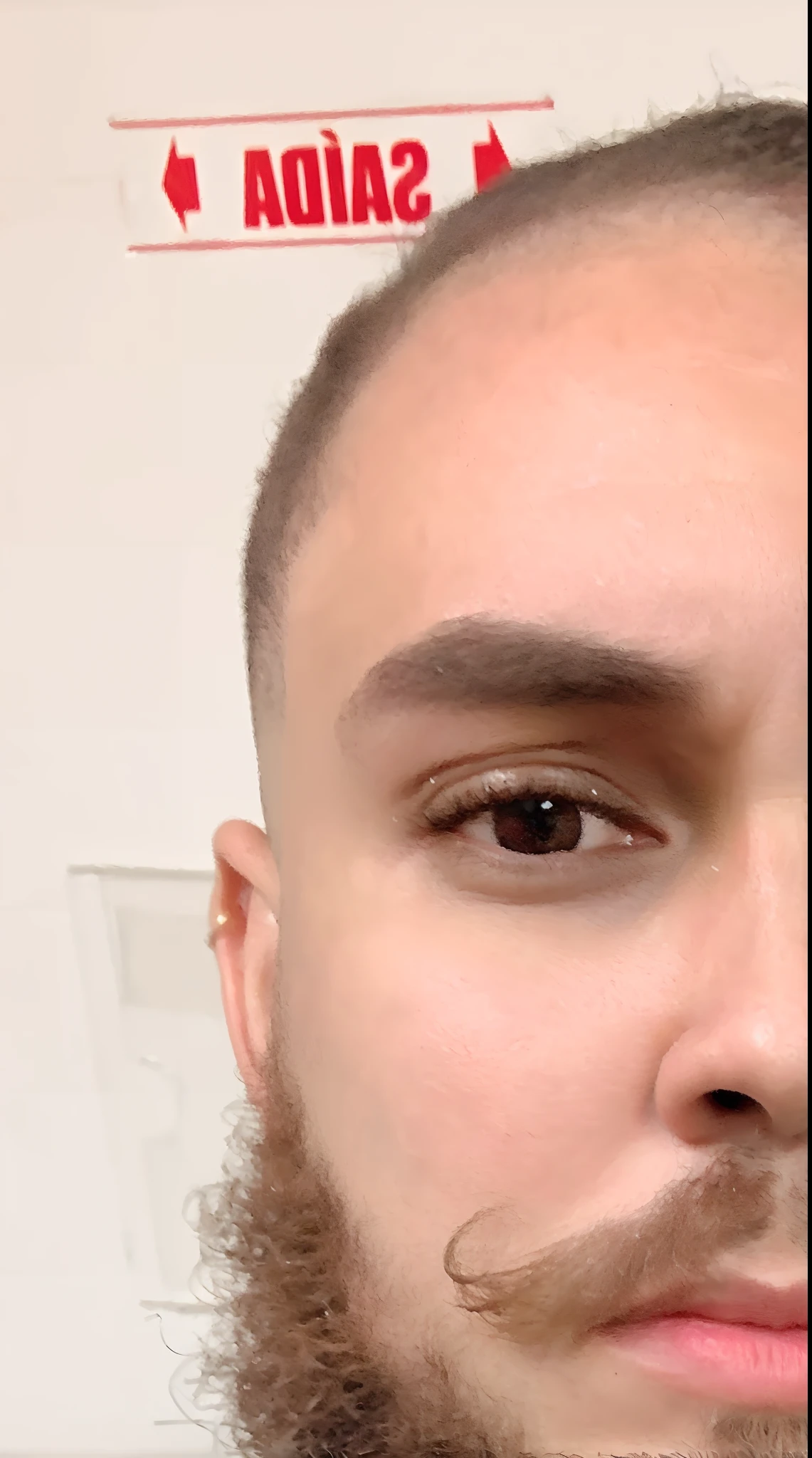 Homem com barba e bigode de camisa preta, barba pequena, com uma barba pequena, barba cheia, 2 8 anos, barba arrumada, 2 7 anos, 2 9 anos, sem barba, sem barba, barba de barba, bigode grosso, pelos faciais curtos, messy beard, 3 2 anos, barba de restolho, Bigode mexicano