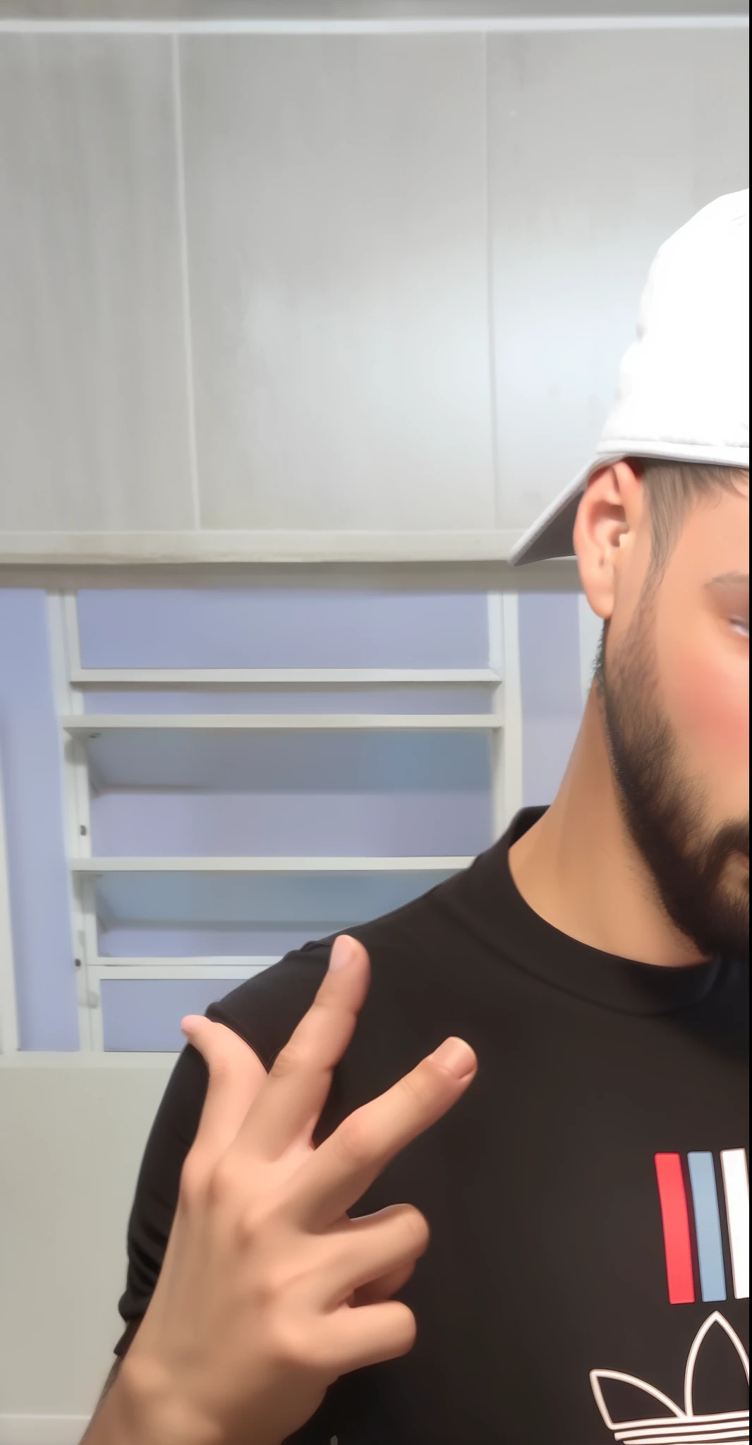 there is a man that is looking at his cell phone, usando roupas adidas, imagem de qualidade muito baixa, he is wearing a black t-shirt, 🔞🤡, inspired by Antônio Parreiras, vestindo camiseta preta, vestindo uma camiseta preta, foto fit, vestindo uma camiseta