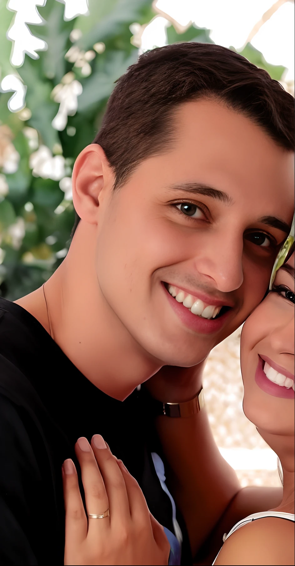 Casal de noivos tirando fotos