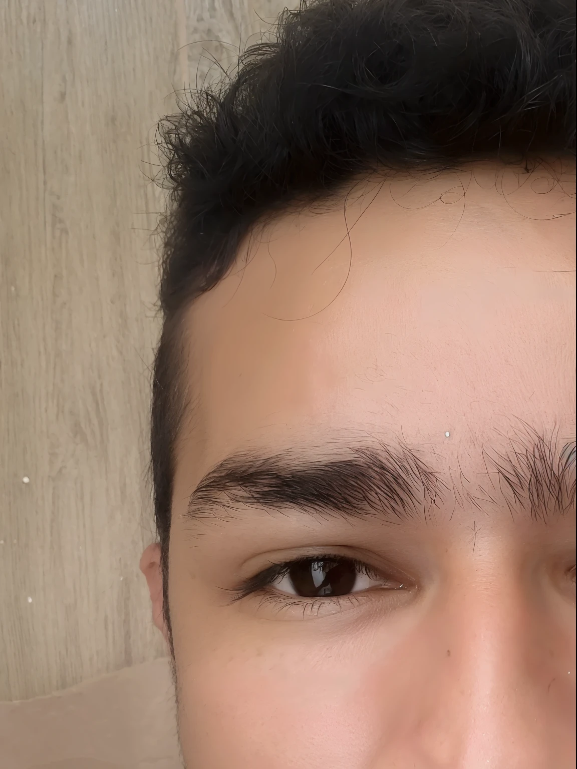 There's a man with a mustache and shirt without a beard, bigode fino, sem bigode, 2 8 anos, 2 7 anos, rosto largo raspado limpo, rosto raspado limpo, Rosto Masculino, Homem magro com pele bronzeada clara, 2 9 anos, 2 3 anos, restolho raspado, sem barba e bigode, no facial features