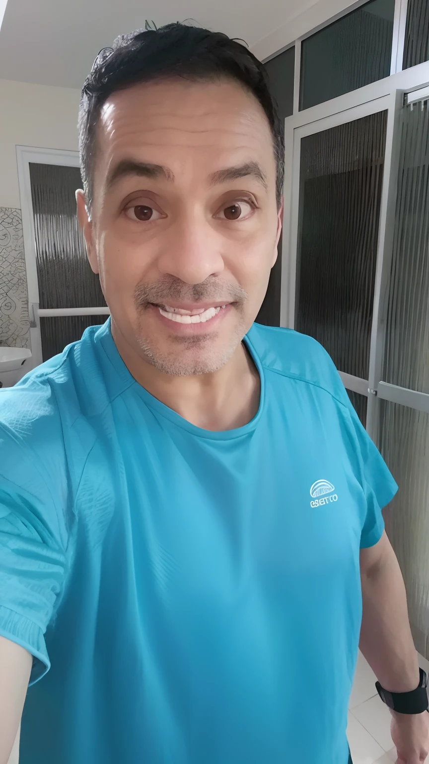 there is a man that is taking a selfie in the bathroom, Fotografia Selfie 8k, Homem de 4 0 anos, Selfie!!!!! de um homem, Selfie de um homem, rosto suado, Homens de 45 anos, icaro carvalho, (38 anos), Carmelo Blandino, sneering at the camera, Homem de 5 0 anos