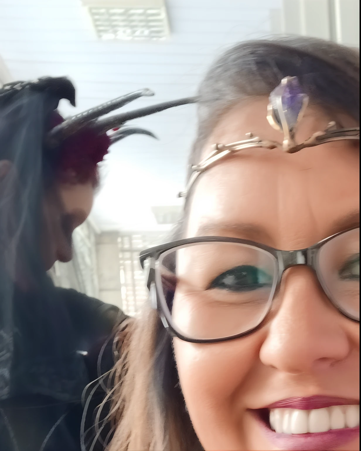 Smiling woman with glasses and a necklace with a deer on it, usando uma gargantilha nativa americana, usando tiara fractal de cristal, wearing psychedelic wicca, dressed as an oracle, Alanis Guillen, wearing labradorite veils, Magalie Villeneuve, imagem de perfil, the oracle of the mayan elders, usando gargantilha preta intrincada, Betty feia, Roxie Vizcarra