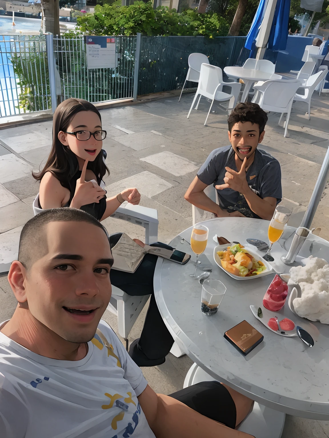 There are three people sitting at the table eating food, Directed by: Nandor Soldier, vacation photo, In Sao Paulo, divertindo-se, comer fora, family dinner, foto muito precisa, mateus 9 5, cabrito, on the terrace, Directed by: Aleksander Kotsis, ao ar livre, Outside, Foto realista, Malika Favre