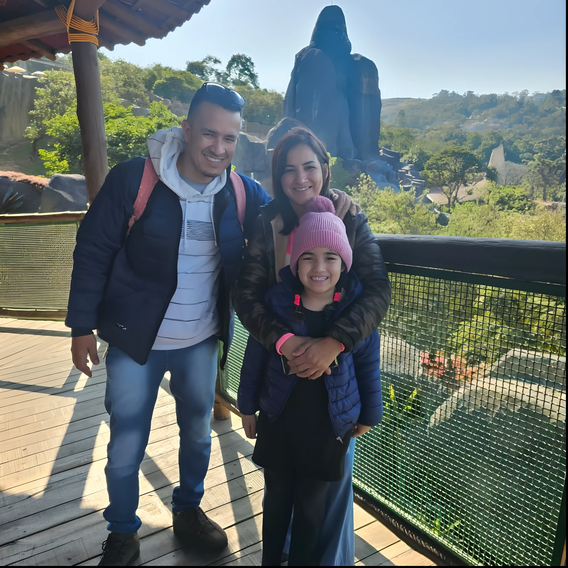 Araffes and a woman and child standing on a deck, com montanhas ao fundo, Selvas ao fundo, Coban, com montanhas no fundo, Moutain no fundo, com montanhas como pano de fundo, vacation photo, com muitos viajantes, with a volcano in the background, in volcano, Montanhas ao fundo, marido esposa e filho, Directed by: Luis Miranda