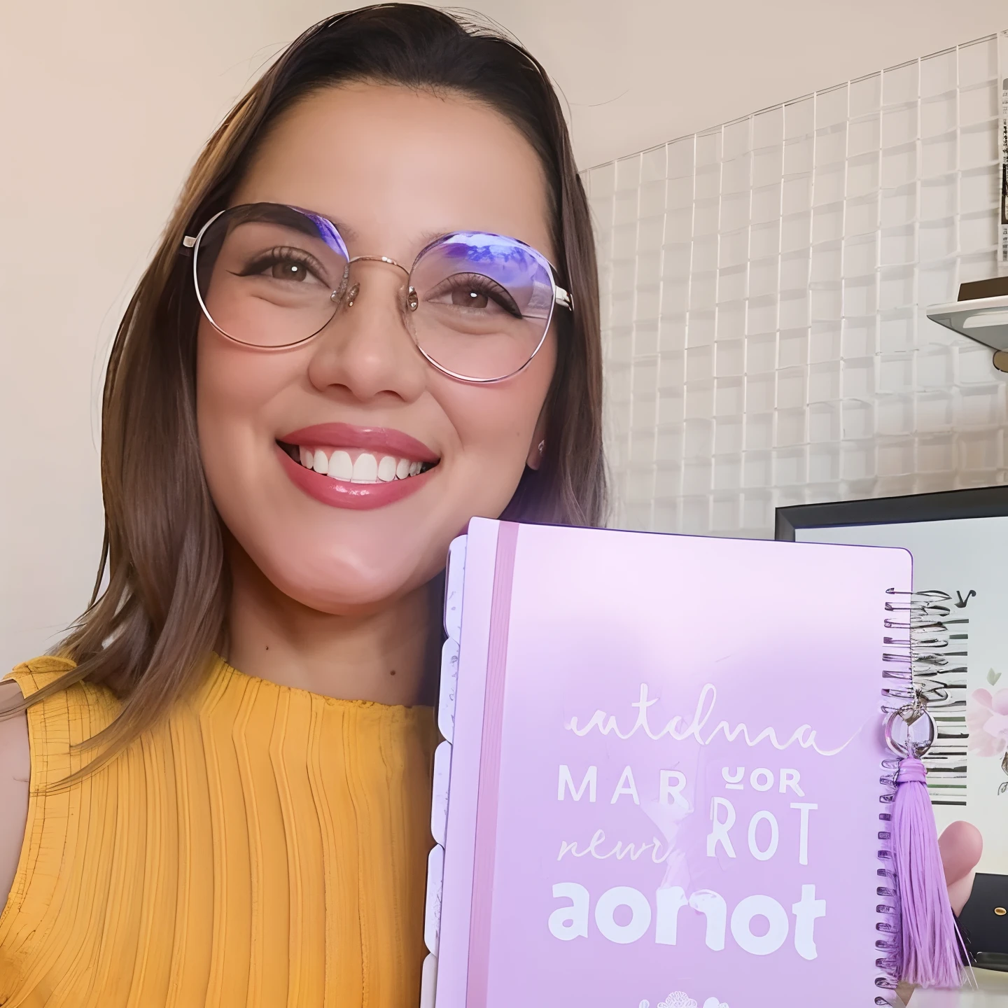 mulher sorridente segurando um caderno com uma capa roxa e uma borla roxa, by Gina Pellón, Violeta Myers, inspired by Gina Pellón, Directed by: Nandor Soldier, segurando notebook, inspirado em Maria Helena Vieira da Silva, Directed by: Márta Lacza, by Amelia Peláez, Directed by: Emma Rios