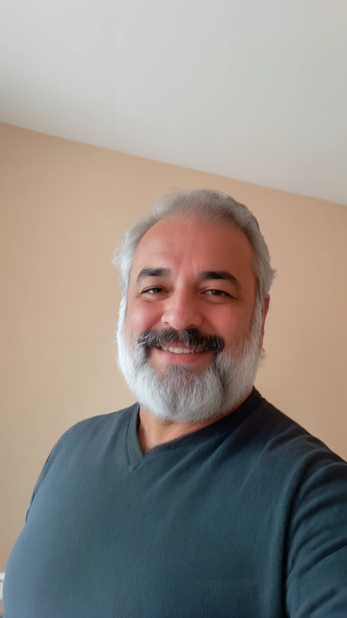 Homem com barba e bigode em um quarto, George Doutsiopoulos, david rios ferreira, imagem de perfil, foto do perfil, taken in the early 2020s, Emad Mostaque, Ted Nasmit, album photo, selfie de um homem, foto de um homem, cerca de 3 5 anos, foto de perfil, Sam Nassour