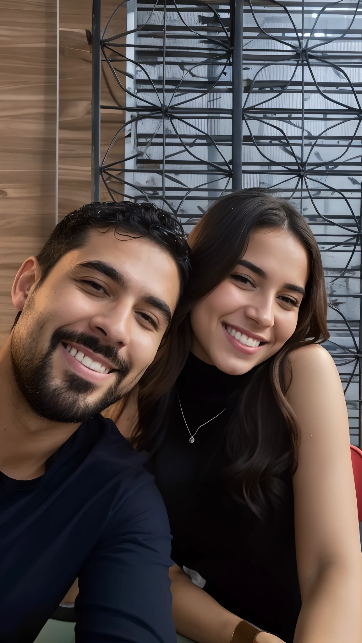 Smiling couple sitting at table with pizza and drink in restaurant, Valentina Embaralhamento, Postagem no Reddit, Casal feliz, Ayanamikodon e Irakli Nadar, imagem de perfil, casal sorridente, Condutor de Ene, Pokimane, Fotografia selfie 8k, Postagem 4k, 4 k post, imagem de qualidade muito baixa, Imagem, julia sarda