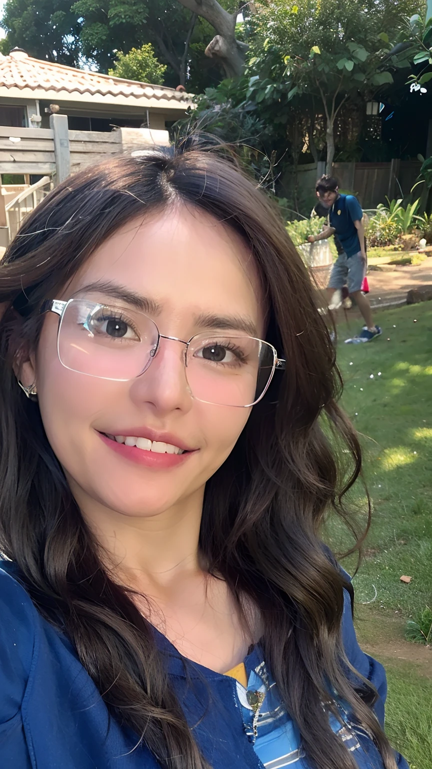 Smiling woman with glasses and a blue shirt in a backyard, selfie de uma jovem mulher, bonito ligeiramente nerd sorriso, em torno de 1 9 anos, 18 anos, foto da mulher jovem, leve sorriso nerd, Alanis Guillen, Valentina Embaralhamento, muito ligeiramente sorridente, fernanda suarez, girl with glasses, sorrindo e olhando diretamente