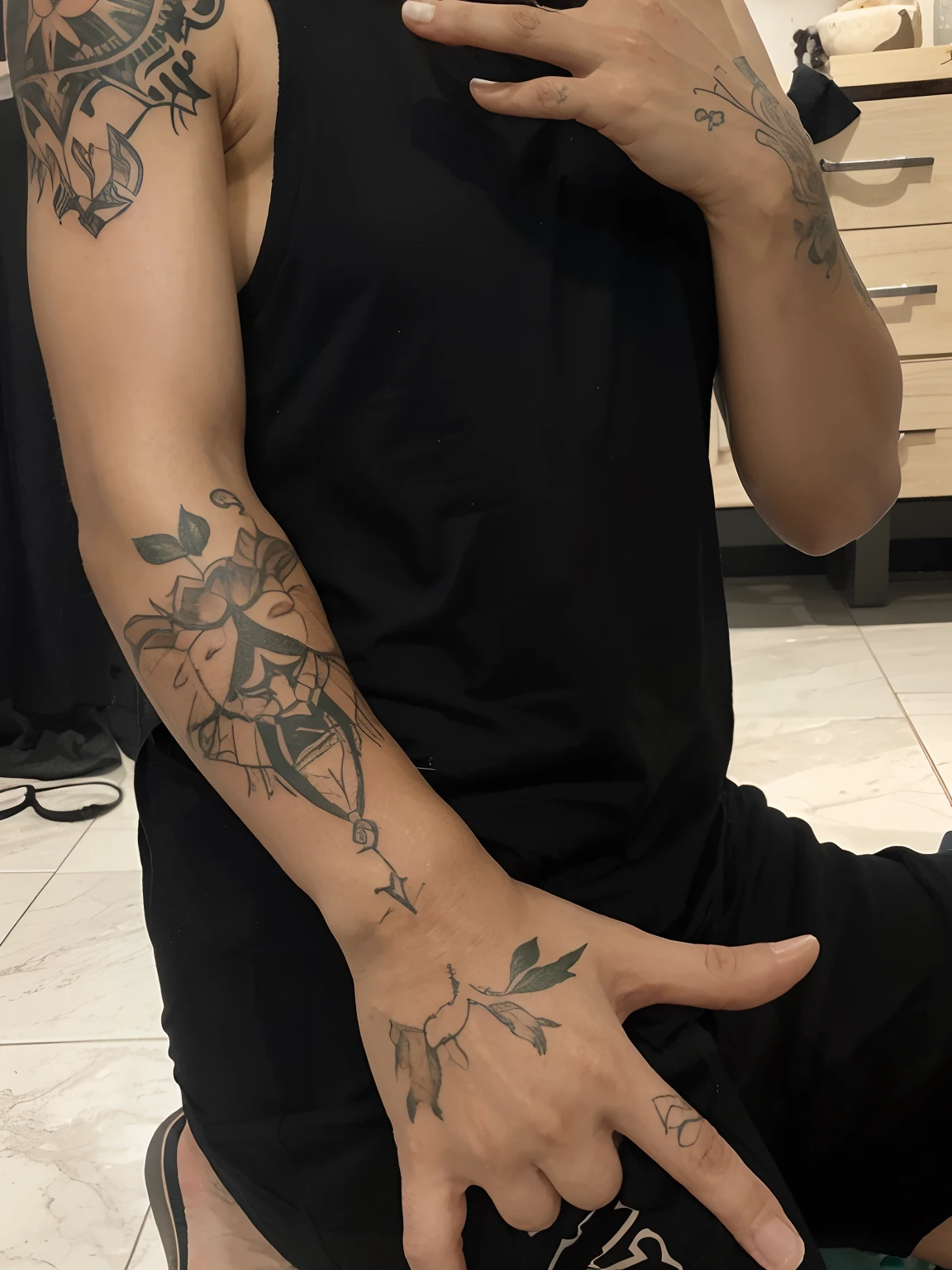 Tatuagem do Ades rei do submundo, preta, Covering the arm.