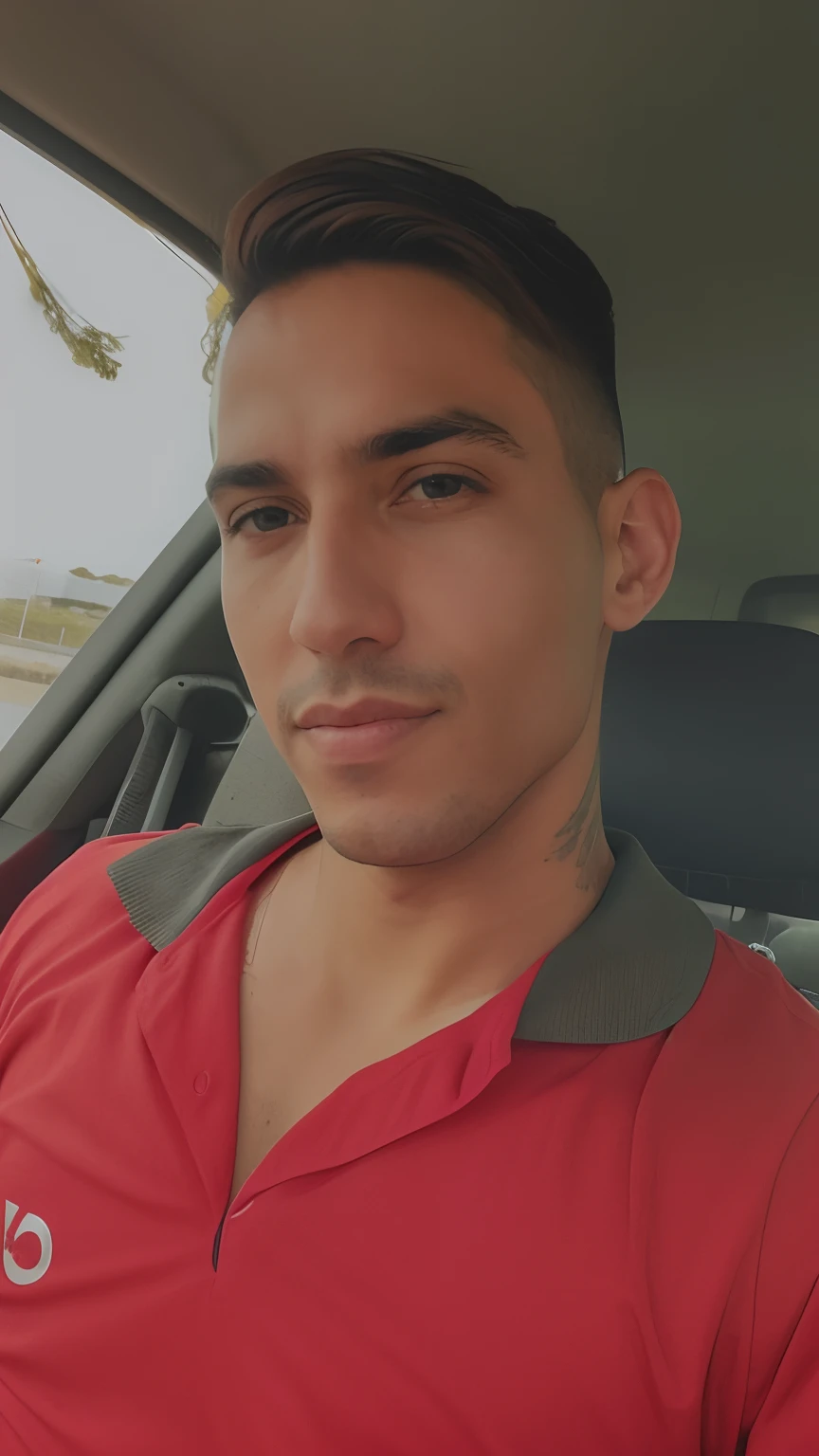 Homem de camisa vermelha sentado em um carro, em torno de 1 9 anos, andres rios, Cristiano Orrillo, Alejandro, 2 7 anos, 2 8 anos, 2 3 anos, imagem de qualidade muito baixa, 2 4 anos, cerca de 20 yo, zigor samaniego, Jose Miguel Romano Francisca, caio santos