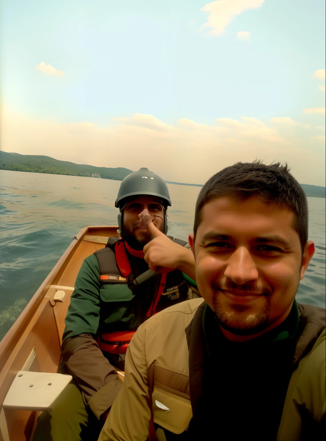 There's two men in a boat on the water, em um barco em um lago, Petros e Leonid, Foto POV, Greg Rutkowski e Ivan Shishkin, em um lago, Ivan Shishkin e Greg Rutkowski, Lago ao fundo, em um barco, no lago, no meio de um lago, foto muito precisa, em um lago