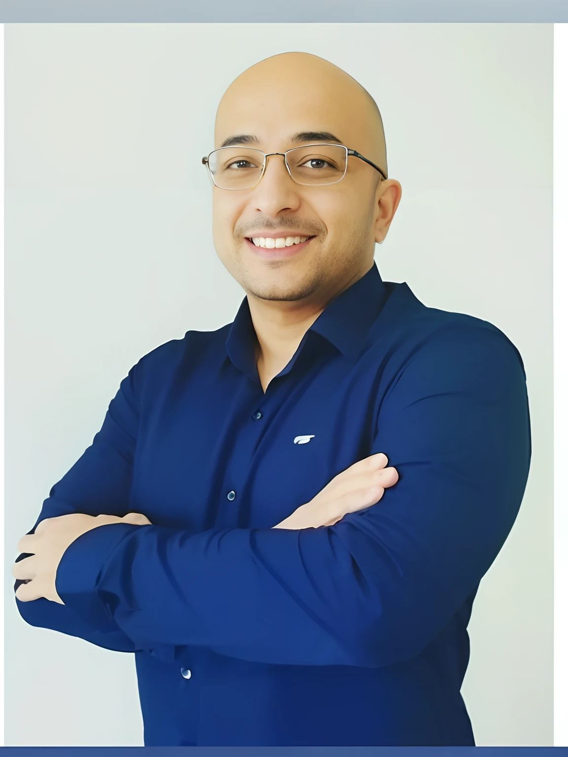 A man in glasses and a blue shirt smiles, Ahmad Merheb, Amr Elshamy, Mohamed Chahin, foto de perfil profissional, Sam Nassour, Hicham Habchi, Emad Mostaque, inspirado em Ahmed Yacoubi, Saadane AFIF, Eytan Zana, Ted Nasmit, david rios ferreira, Farid Ghanbari, imagem profissional