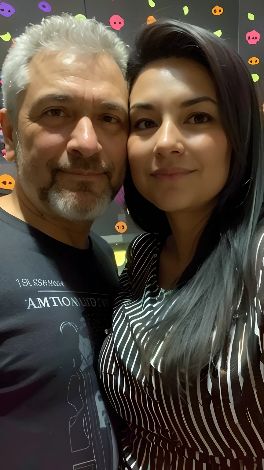 Smiling couple in sunglasses sitting at a table with beer bottles in front of them, mulher ruiva e cabelos longos, Man in cap and beard, imagem de perfil, Directed by: Nandor Soldier, Fotografia selfie 8k, Postagem no Reddit, Fotografia tirada em 2 0 2 0, foto de perfil, 4 k post, Postagem 4k, foto do perfil, facebook post, Casal feliz, imagem do avatar, vacation photo, instagram post