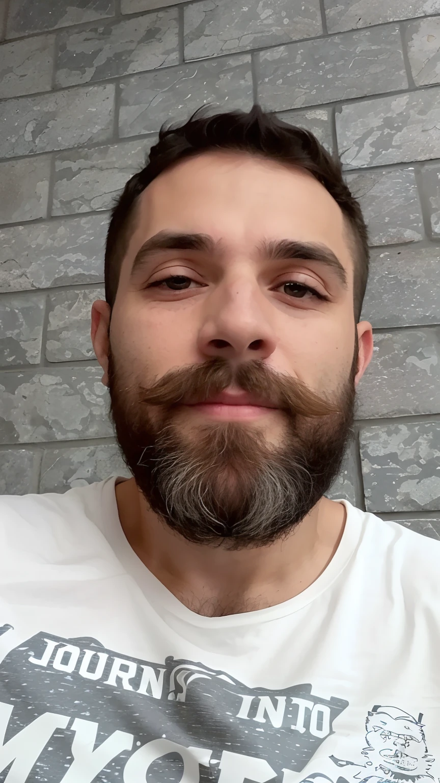 There's a man with a beard and T-shirt, 3 6 anos