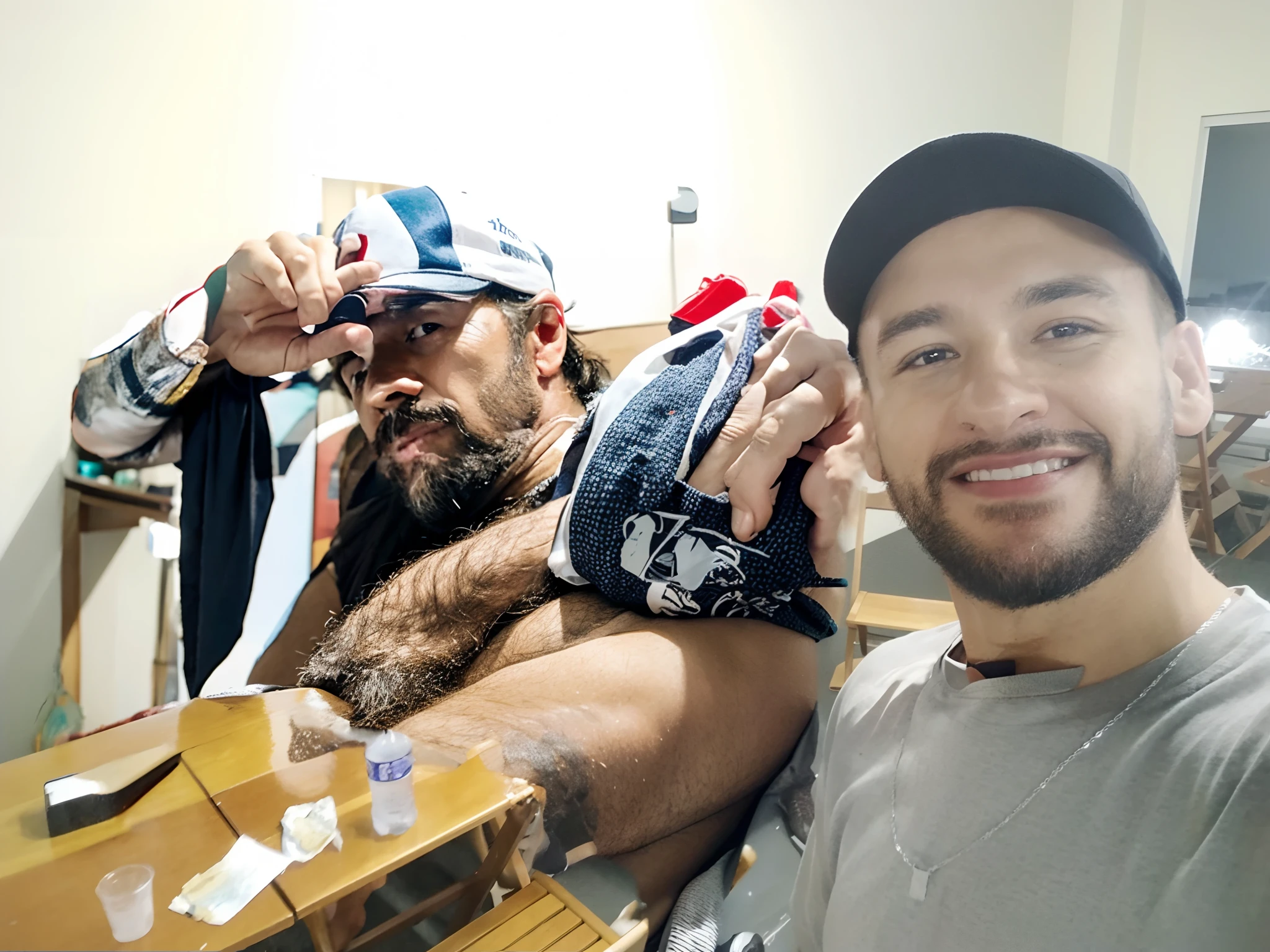 Homem, 38 anos, cap, barba curta
