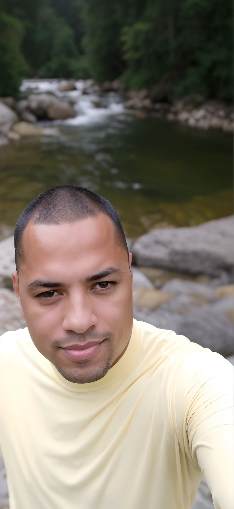 There's a man taking a selfie in front of a river, River in front of you, Fotografia selfie 8k, Ronaldo Nazario Fenomeno, (38 anos), standing next to water, david rios ferreira, Ronaldo Nazario, cerca de 3 5 anos, icaro carvalho, Homens de 45 anos, Forrest em segundo plano