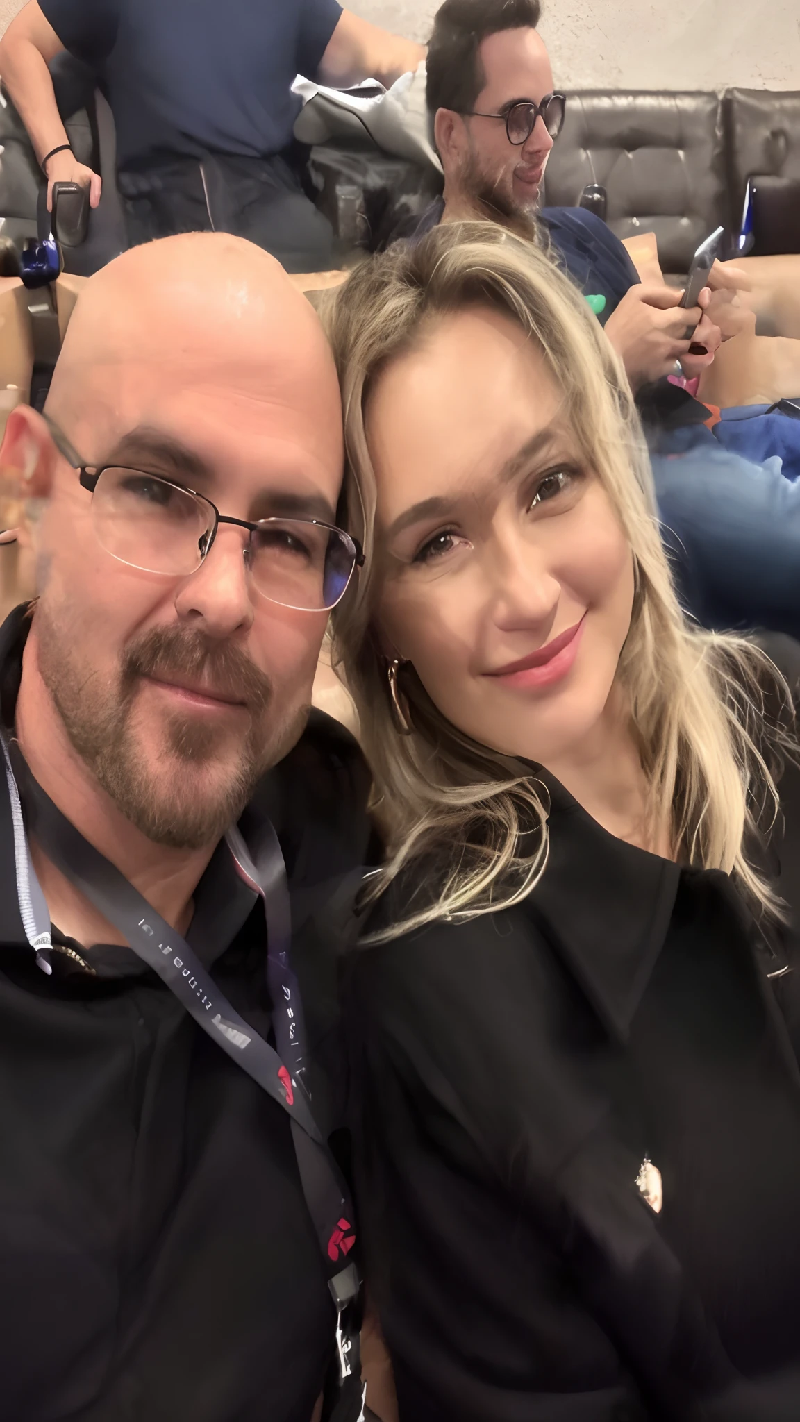 there are three people that are posing for a picture together, audience selfie, Directed by: Nandor Soldier, marido esposa e filho, Fotografia tirada em 2 0 2 0, imagem de qualidade muito baixa, audience in the background, divertindo-se, Directed by: Márta Lacza, pessoas bonitas, foto selfie, foto muito precisa