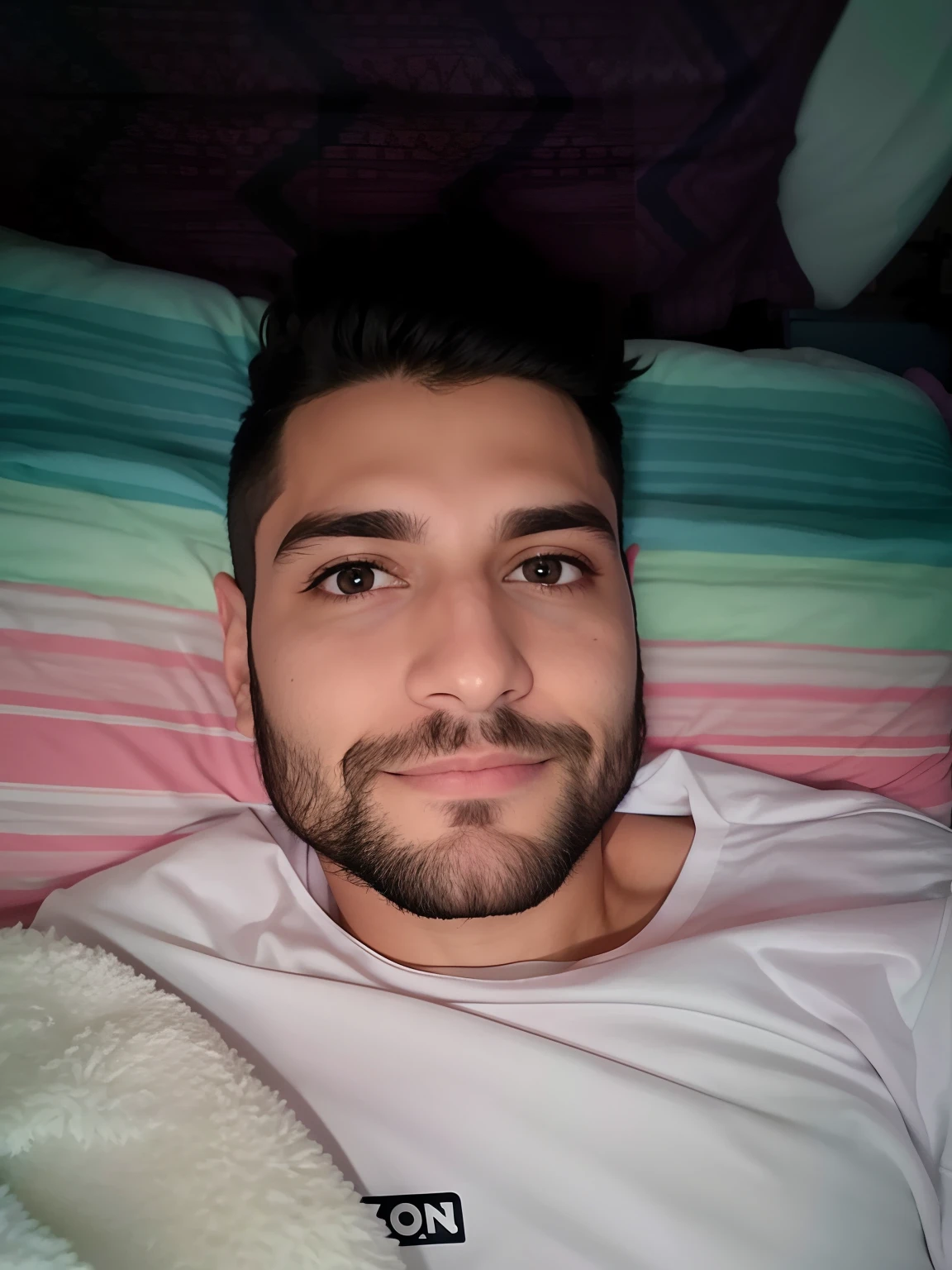 there is a man laying in bed with a teddy bear, na minha cama, foto de perfil, deitado na cama, imagem de qualidade muito baixa, imagem de perfil, com uma barba pequena, Homem de 30 anos, Olhos do quarto, posando na cama, sem barba, Aykut Aydogdu, Streamer do Twitch / Jogador Ludwig, someone sits in bed, restolho curto