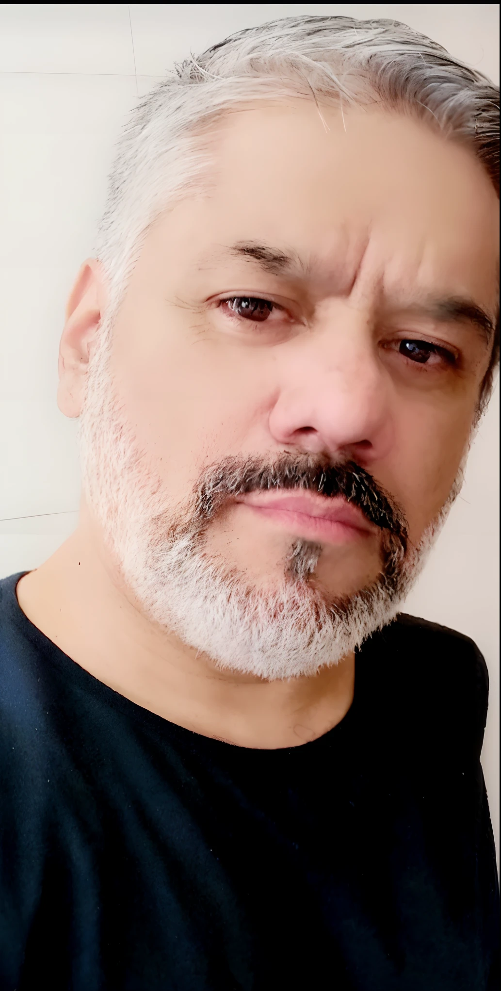 There's a man with a beard and mustache in a black shirt, david rios ferreira, barba branca curta, inspired by Antônio Parreiras, Homens de 45 anos, victor maristane, Fotografia selfie 8k, Luis Nieves Sr., imagem de perfil, Postagem no Reddit, Pablo Amaringo, taken in the early 2020s