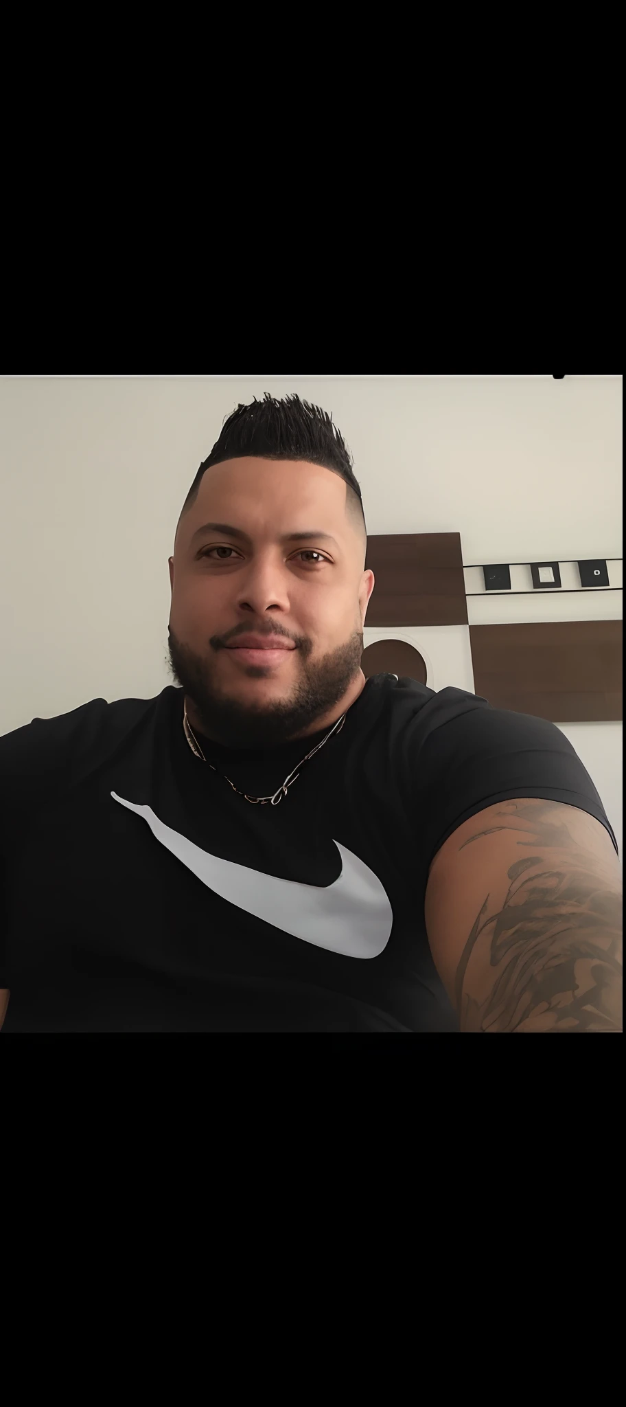 there is a man with a beard and a black shirt on, Ronaldo Nazario, Ronaldo Nazario Fenomeno, Ronaldo Luis Nazario de Lima, taken in the early 2020s, José Moncada, imagem de perfil, andres rios, luis melo, cerca de 3 5 anos, Luis Nieves Sr., Atarracado, foto de perfil, imagem de qualidade muito baixa