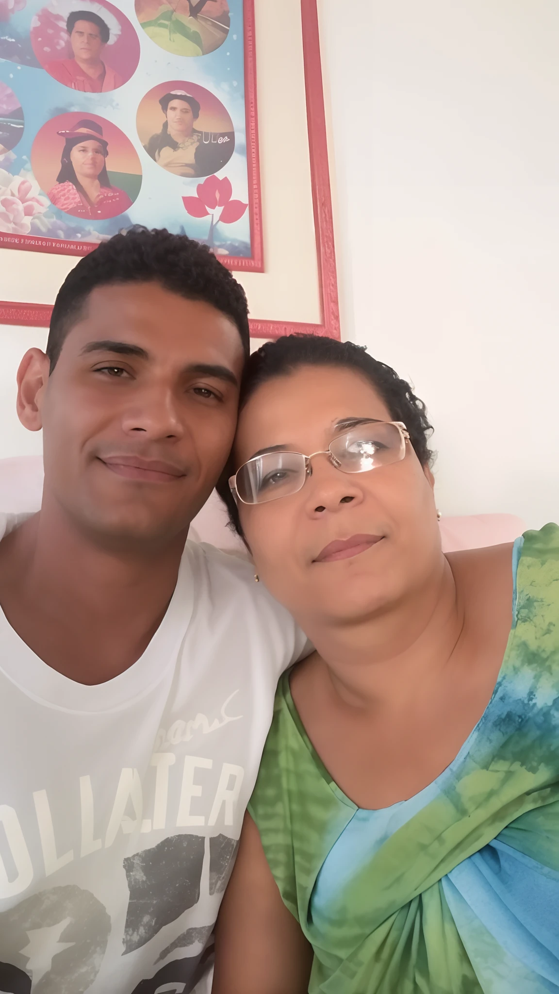 there is a man and a woman sitting together in a room, 3 5 year brazilian mother, Mulher de 30 anos de Cuba, caio santos, José Moncada, imagem de perfil, Directed by: Willian Murai, momma and papa, mateus 9 5, Directed by: Nandor Soldier, Mohamed Reda, Malika Favre, imagem do avatar