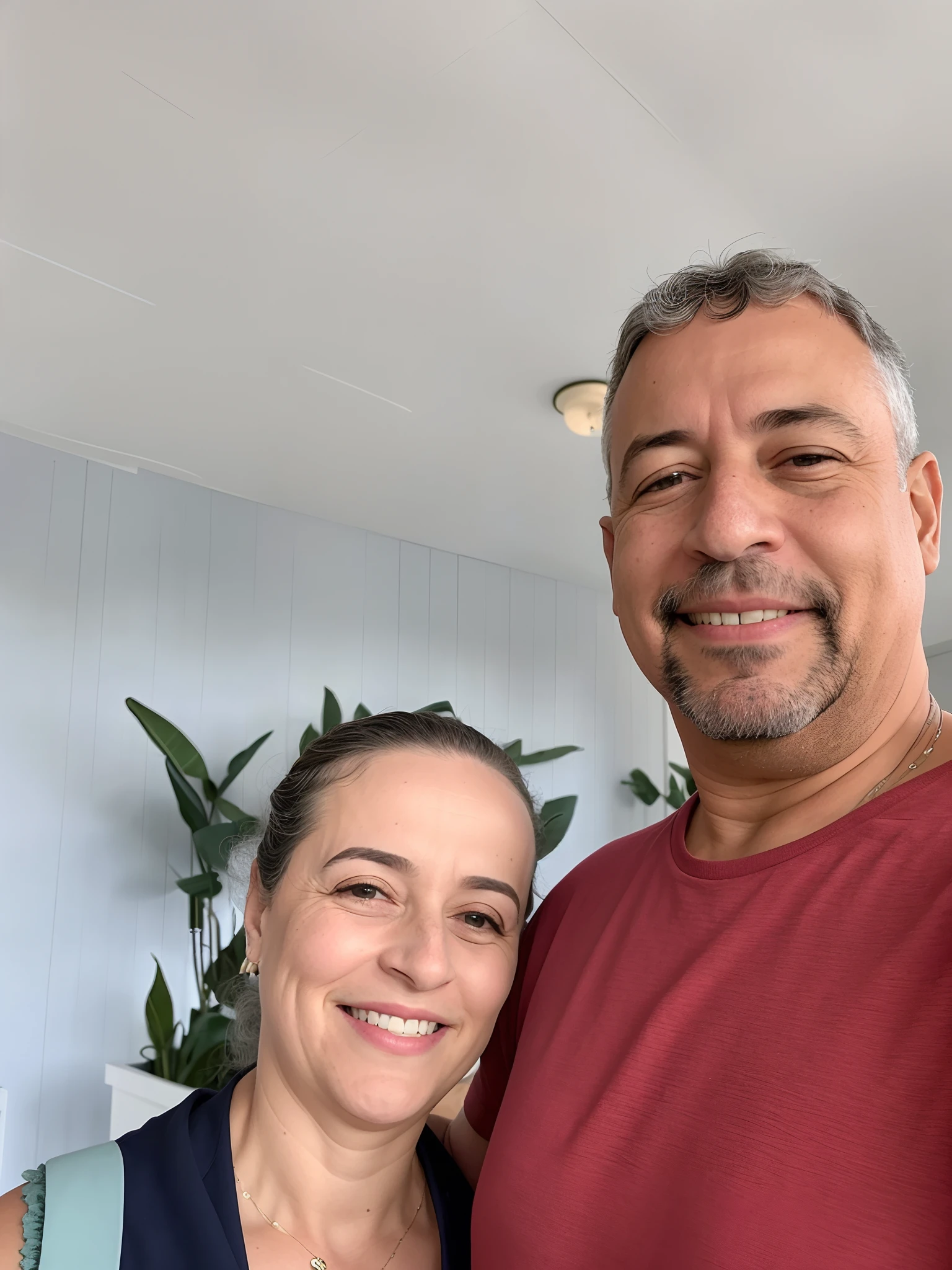 there is a man and woman standing in a room together, imagem de perfil, momma and papa, Retrato de duas pessoas, taken in the early 2020s, Fotografia tirada em 2 0 2 0, retrato de casais, Em casa, tomada em 2 0 2 0, retrato de casal, 10., facebook post, tiradas em 2022, Casal feliz