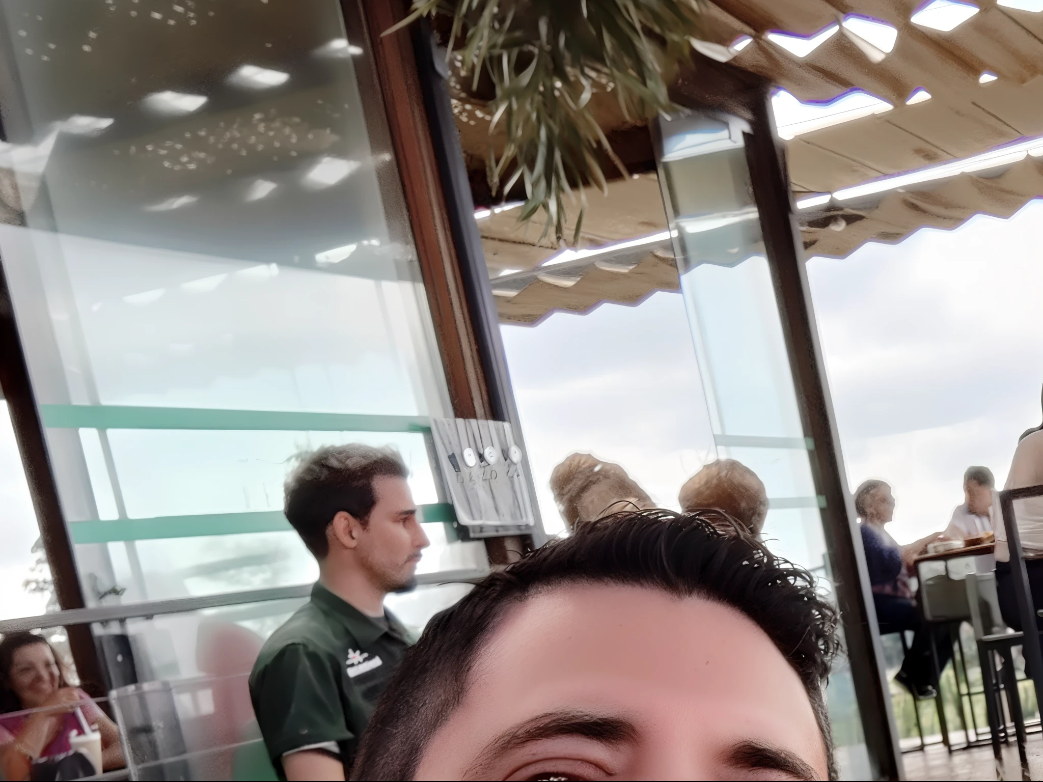 They are sitting at a table with a pizza and a drink, vacation photo, Directed by: Nandor Soldier, on the terrace, com montanhas ao fundo, Fotografia tirada em 2 0 2 0, em um dia ensolarado, foto de baixa qualidade, Casal feliz, Postagem 4k, 4 k post, Colinas ao fundo, In Sao Paulo, lindo dia ensolarado