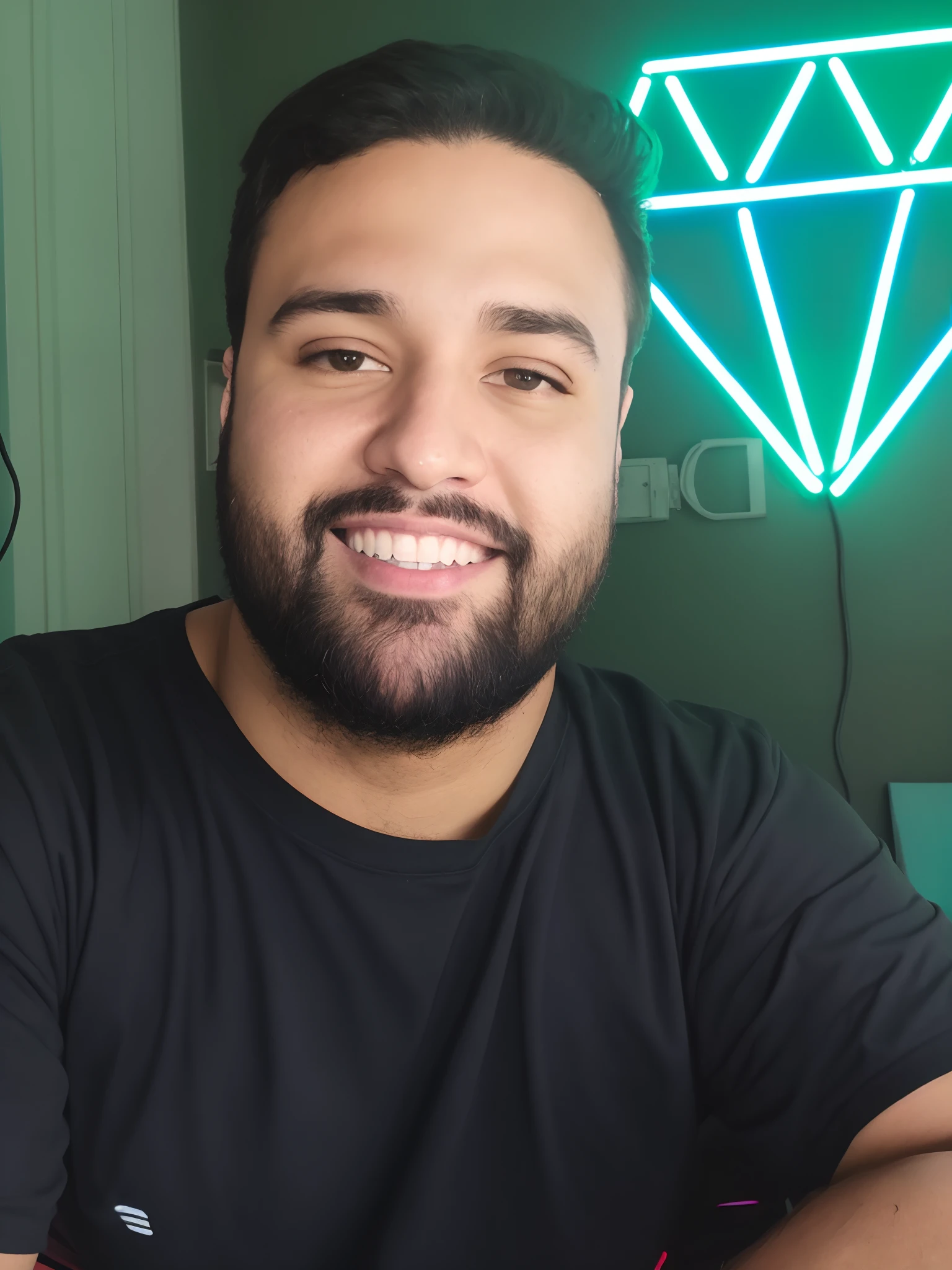 Arafed man sitting in front of a neon sign with a diamond, imagem de qualidade muito baixa, Postagem no Reddit, david rios ferreira, caio santos, foto de perfil 1024px, foto de perfil headshot, foto de perfil profissional, imagem de perfil, Dan dos Santos, foto de baixa qualidade, Streamer do Twitch / Jogador Ludwig, imagem do avatar, Fotografia selfie 8k