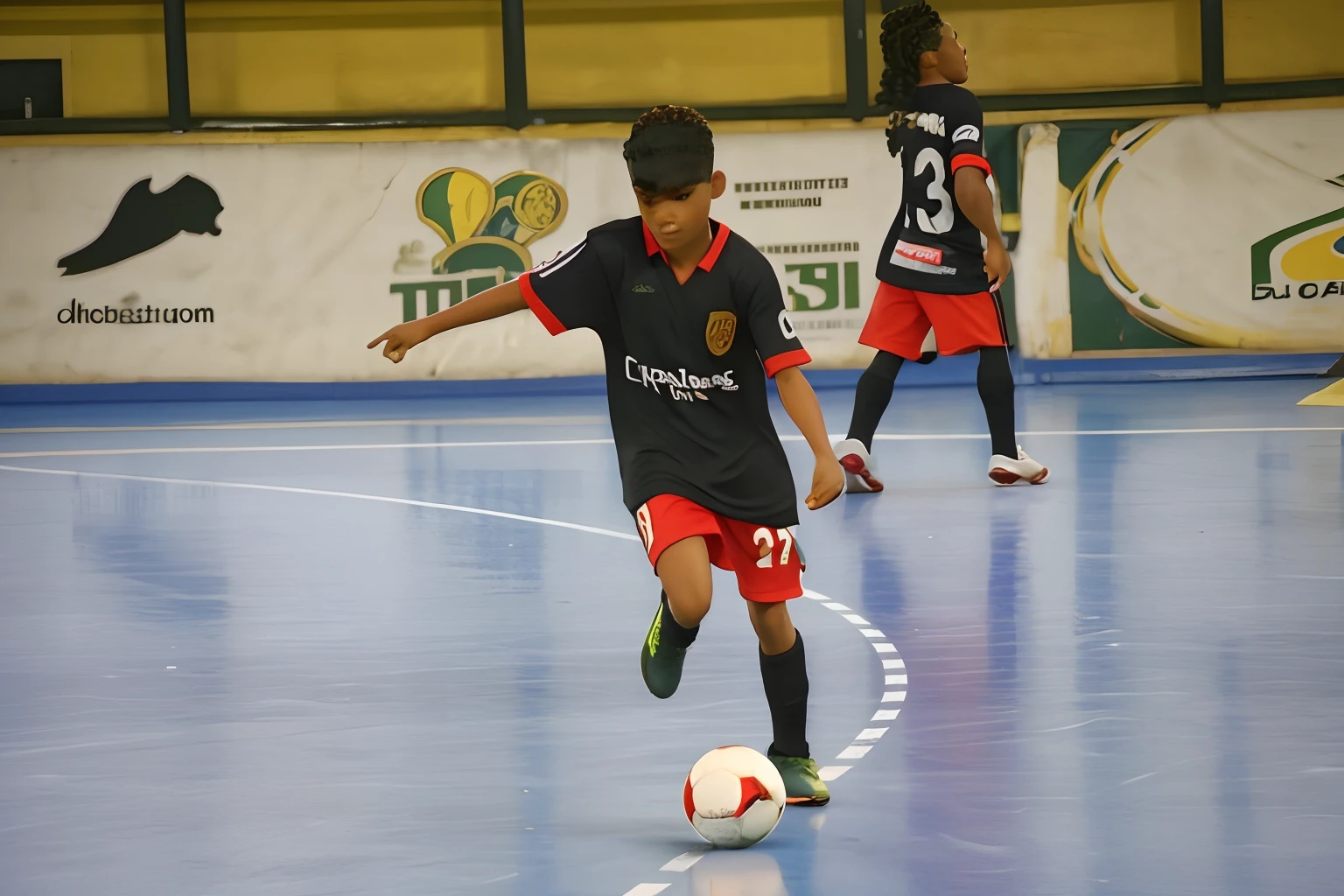 Jogador de futebol adolescente cabelo castanho