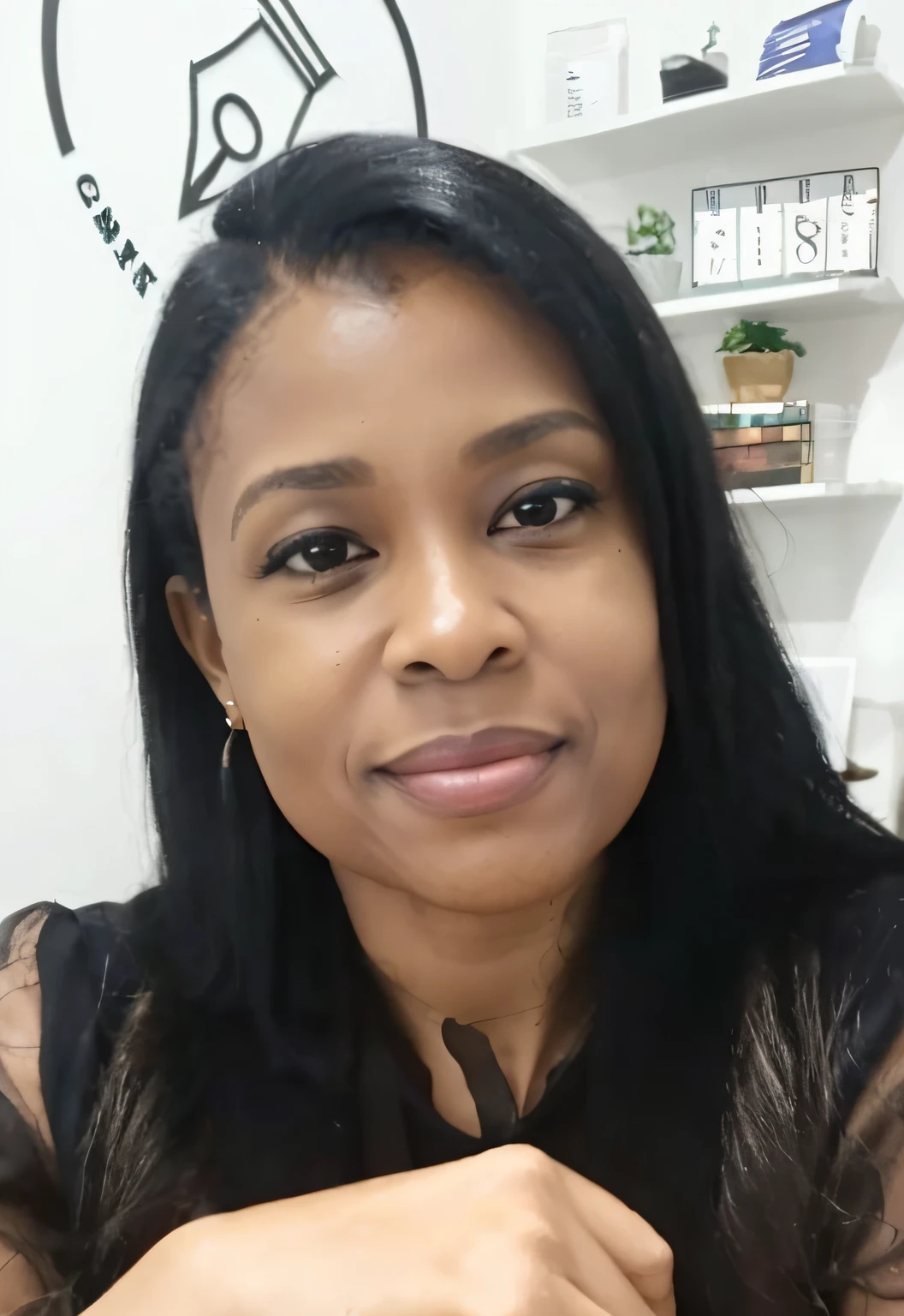 obra-prima, melhor qualidade, Portrait of Mid Successful Mature Black Woman Looking at Camera with Arms Crossed. Smiling African-American businesswoman standing in new office. Retrato de mulher