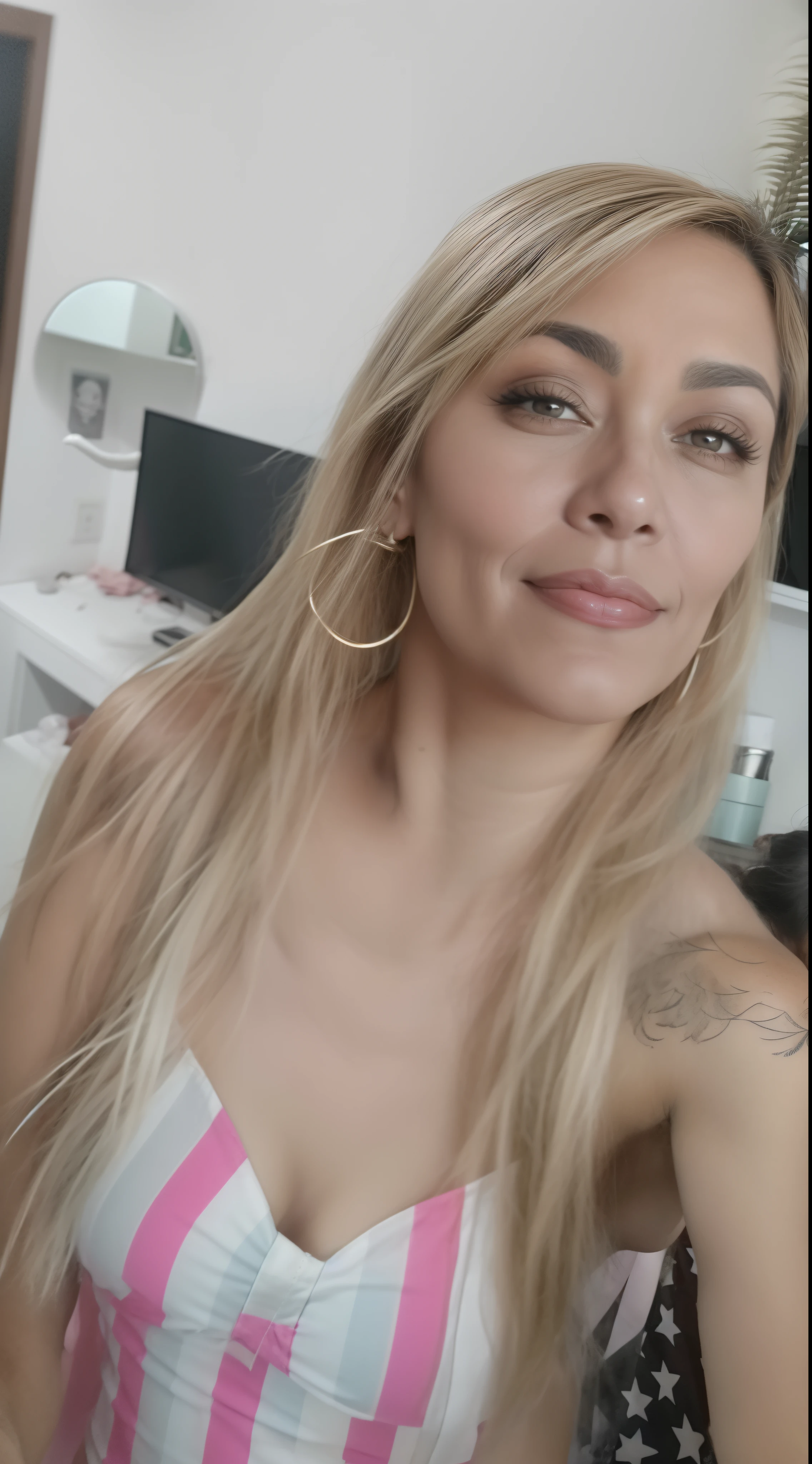 Mulher loira com tatuagens tirando uma selfie em um quarto, Lorena Avarez, Ayahausca, Parece Fabiula Nascimento, fernanda suarez, Marischa Becker, 3 5 year brazilian mother, Mulher de 30 anos de Cuba, Malika Favre, imagem de perfil, Caroline Gariba, 3 0 anos de idade mulher