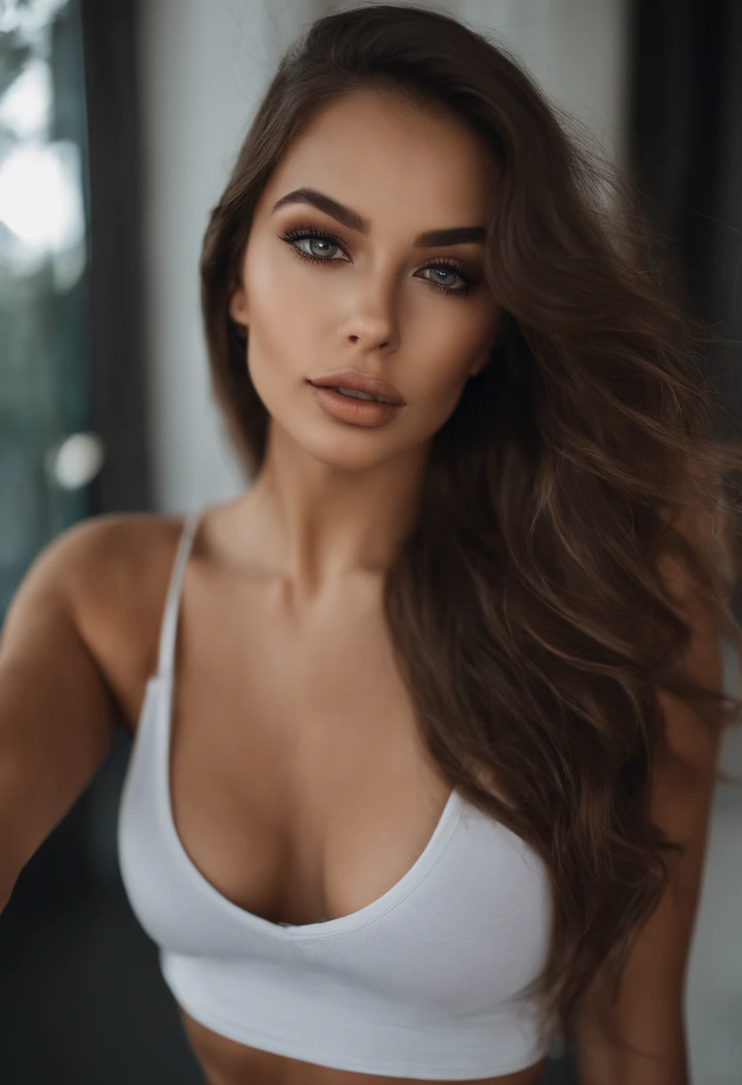 Arafed Mujer con camiseta sin mangas y bragas a juego, Chica sexy con ojos marrones, Retrato Sophie Mudd, long brown hair and big eyes, selfie de una mujer joven, Violeta Myers, sin maquillaje, Maquillaje natural, en ropa sexy, maquillaje sutil, Impresionante foto de cuerpo completo, entrenando en el gimnasio, escote