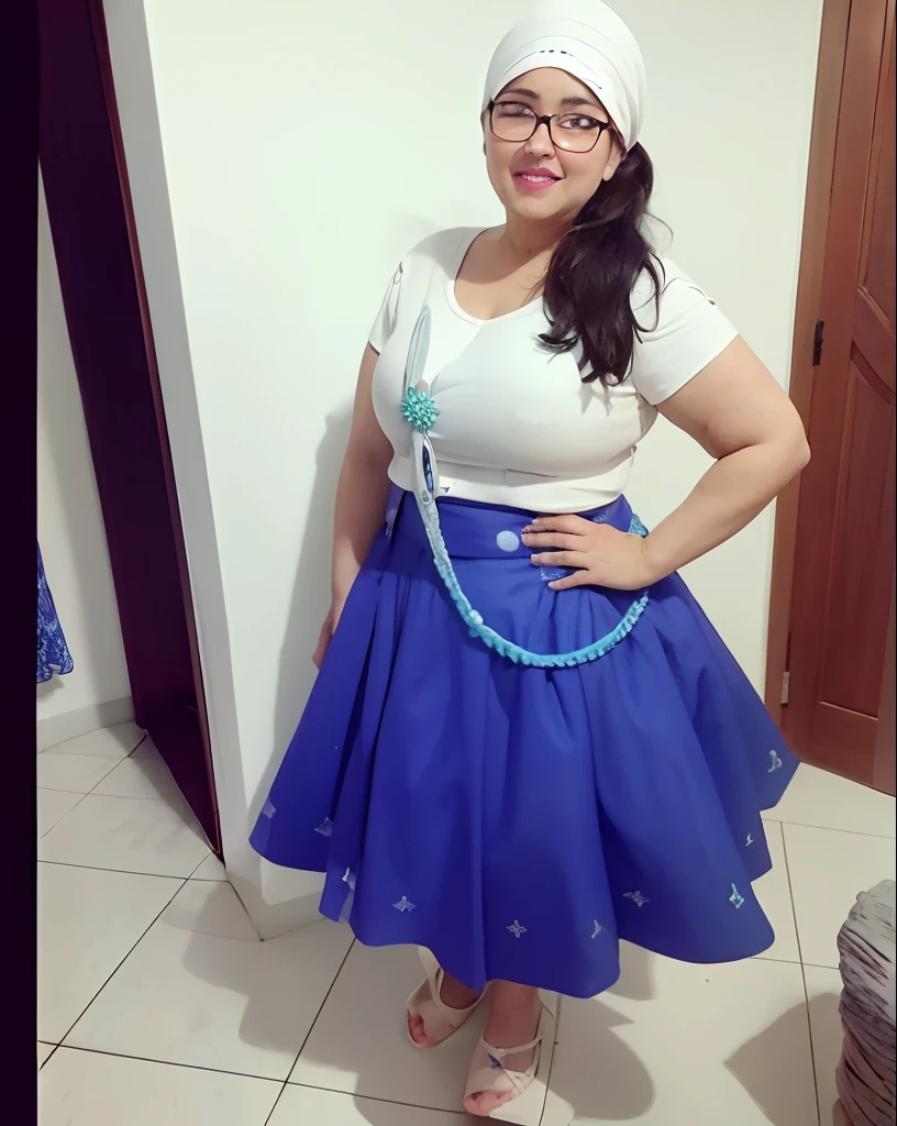 There is a woman standing on a beach wearing a skirt and a white headscarf, traje com detalhes azuis, uma saia azul, desgaste tradicional de cor azul, roupa azul, corpo inteiro com traje, flowing blue skirt, traje completo, Directed by: Nandor Soldier, blue themed, vestido tradicional, branco e azul, azul! e cores brancas, vestido de azul, pixar