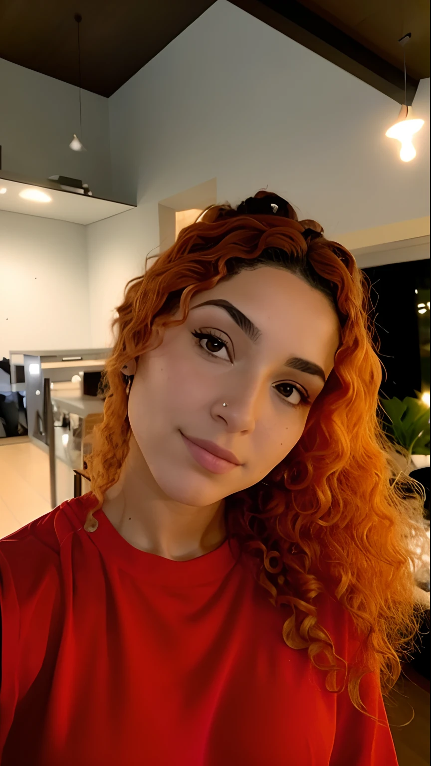 There's a woman with curly hair and a red shirt, seu rosto emoldurado com cachos, selfie de uma jovem mulher, imagem frontal, imagem de perfil, sem maquiagem cabelo ondulado, na frente de um fundo laranja, foto de perfil headshot, imagem de qualidade muito baixa, cabelos cacheados