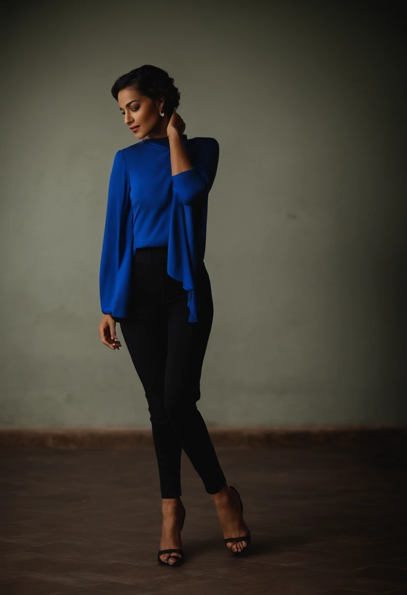 ▌The image shows a woman wearing a blue one▌The image shows a woman wearing a blue shirt, Standing in the dark▌The image shows a woman wearing a blue shirt, parada em um quarto escuro. She's smiling and seems to be posing for the camera. A mulher segura uma sacola verde, that's placed in front of you. The room has a brick wall visible in the background, contribuindo para o ambiente geral da cena.