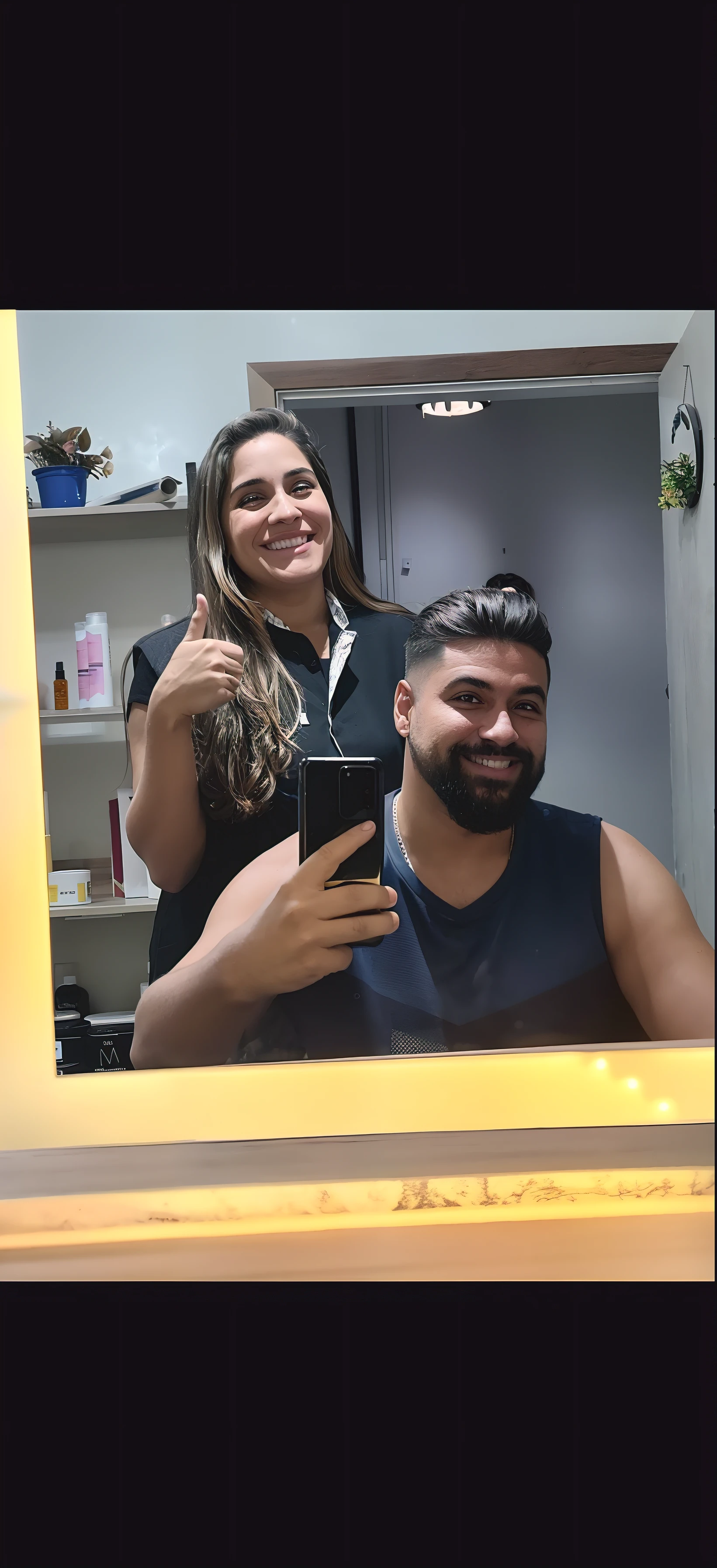 there is a man and a woman taking a selfie in a mirror, Directed by: Nandor Soldier, by Amelia Peláez, Directed by: Felipe Seade, andrea rocha, Edon Guraziu, Malika Favre, daniel mirante, imagem frontal, 1614572159, Marischa Becker, Directed by: Emma Rios