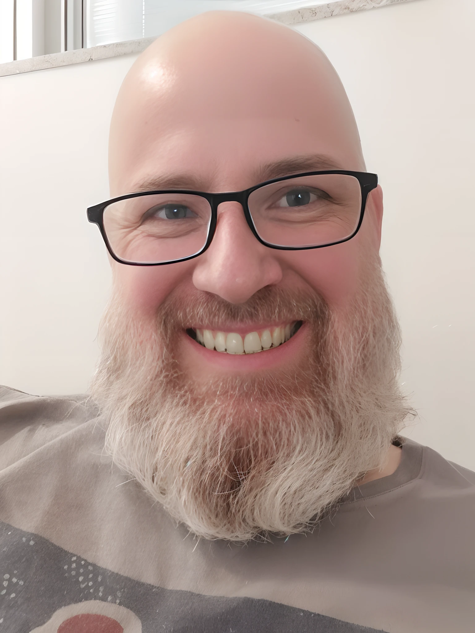 there is a man with a beard and glasses smiling for the camera, barba branca completa, barba e cabelo brancos arrumados, barba branca curta, bald head and white beard, barba grisalha, barba clara, Fotografia selfie 8k, barba raspada, barba cinzenta aparada, alguns cabelos grisalhos na barba, barba arrumada, barba grisalha, with nerdy glasses and goatee