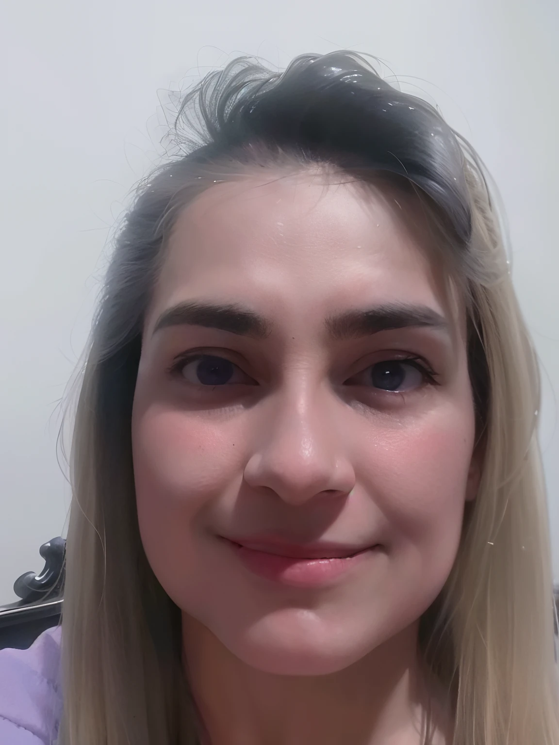 There's a woman with long hair and a purple shirt, Directed by: Nandor Soldier, imagem frontal, Mulher de 30 anos, 3 0 anos de idade mulher, (38 anos), 38 anos, 3 2 anos, Mulheres de 40 anos, 3 6 anos, imagem do rosto, face frontal, imagem de perfil