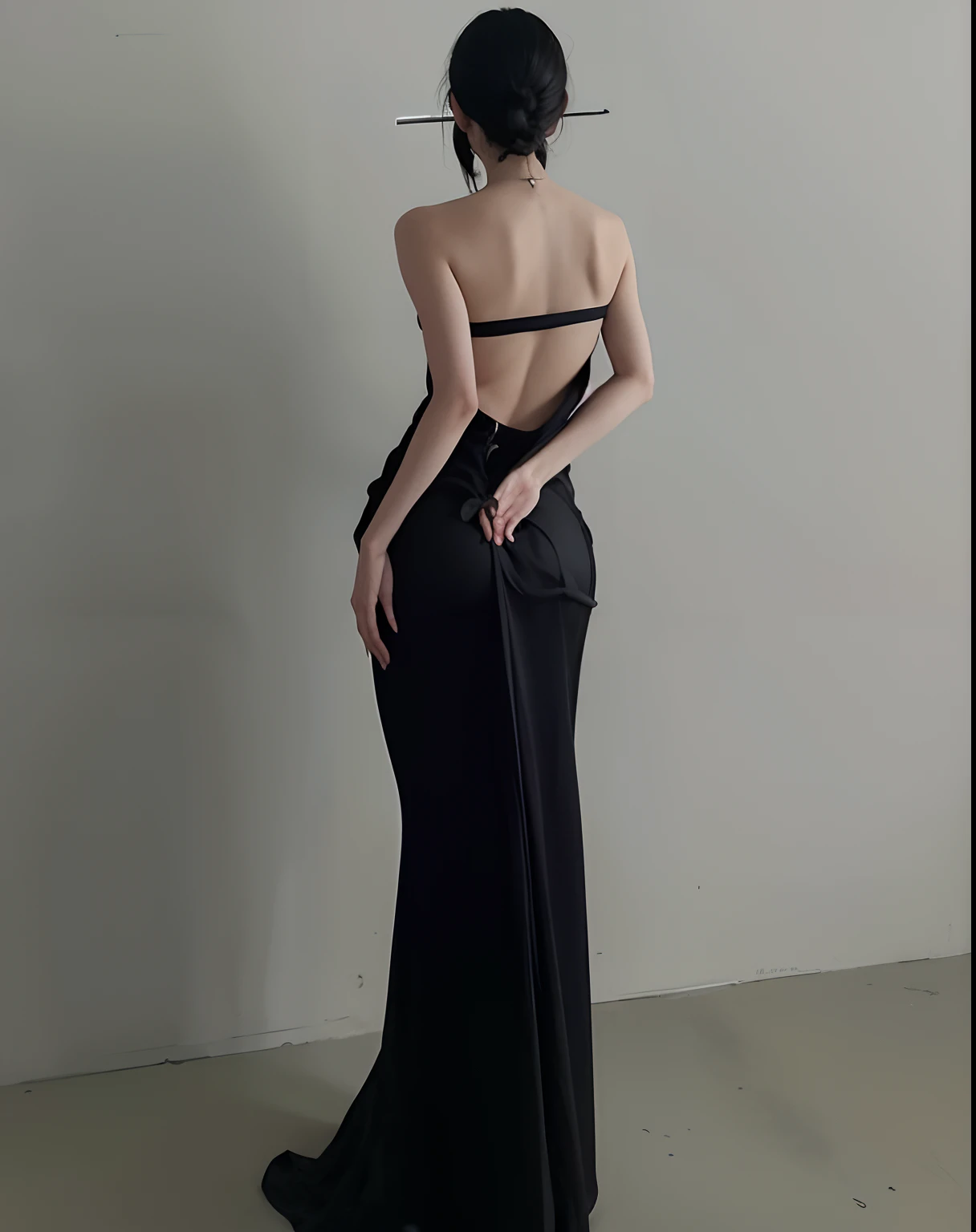 Arafed woman in a black dress standing in a room, vestido longo, vestido aberto, fenda traseira, vestido longo preto escuro, com cintura fina, usando um vestido elegante, revelando vestido elegante, flowing black gown, voltar - ver, vestido claro meio aberto, vestido de costas aberto, vestido sexy, Backview, she is wearing a black dress, alto e esguio