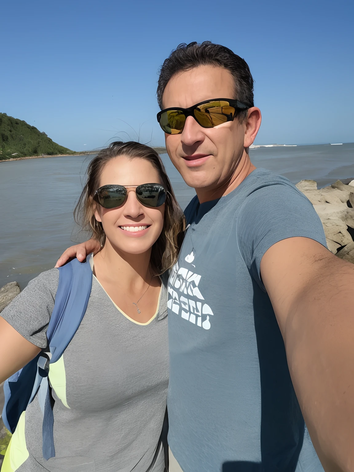 There's a man and a woman taking a selfie in the woods, Selvas ao fundo, trees in the background, em frente a um fundo de floresta, in the background is lush jungle, em uma selva, em uma floresta tropical, in front of an amazing forest, standing in a botanical garden, na selva, In Sao Paulo, em um ambiente de selva, imagem de perfil
