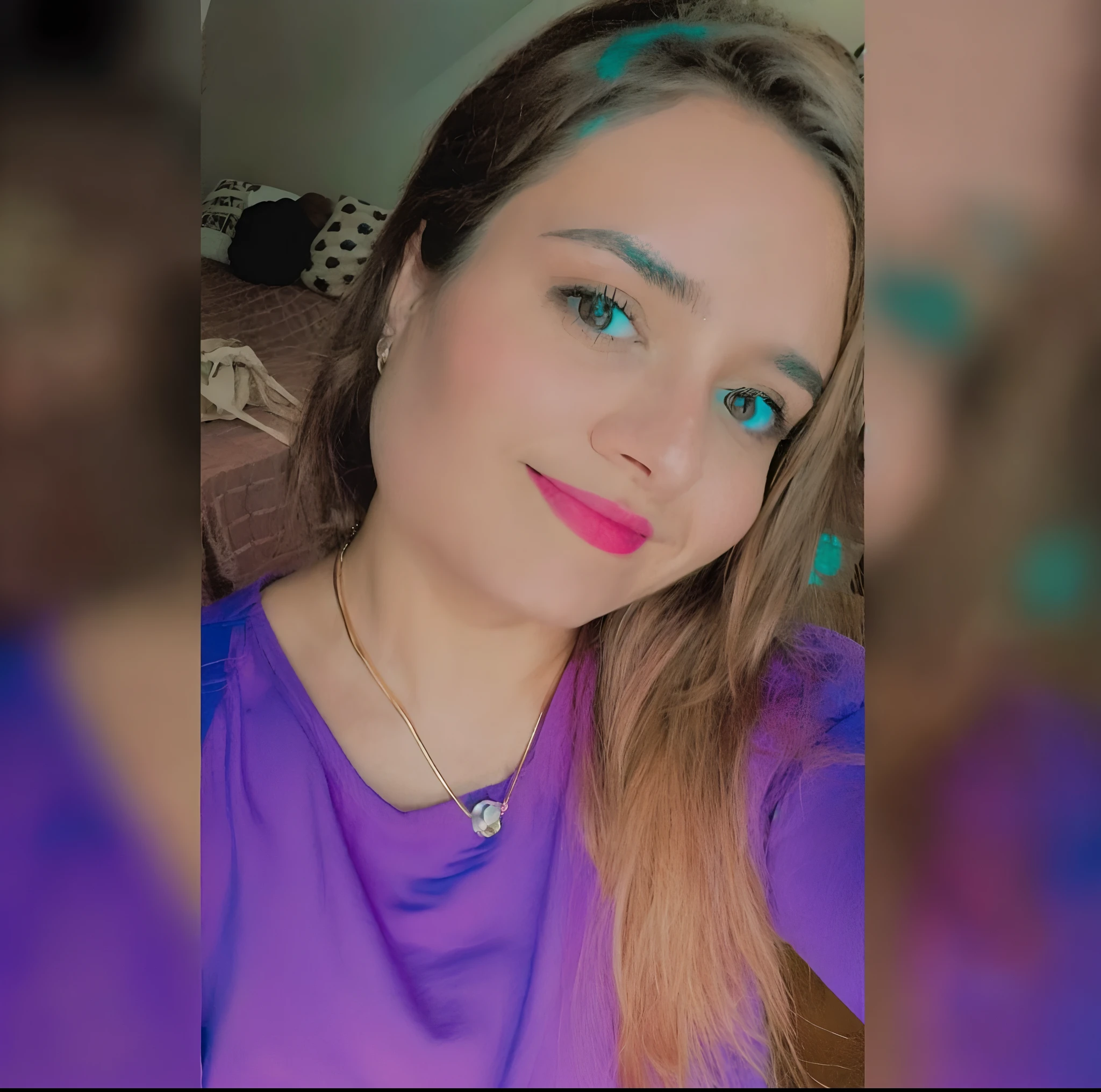 fotorrealista, best quality, hiper detalhado, Beautiful woman, foto selfie, parte superior do corpo, sozinho, wearing pullover, ao ar livre, (Noite), Montanhas, natureza da vida real, Estrelas, lua, (alegre, Feliz), Saco de Dormir, Luvas, sweater, gorro, Lanterna, Floresta, Rochas, Rio, Madeira, smoke billowing, mistborn, clear sky, analogue style, Olhando para o Viewer, textura da pele, filmic grain, fechar para cima, ultra high-resolution, Melhor sombra, .RAW, LUT do instagram