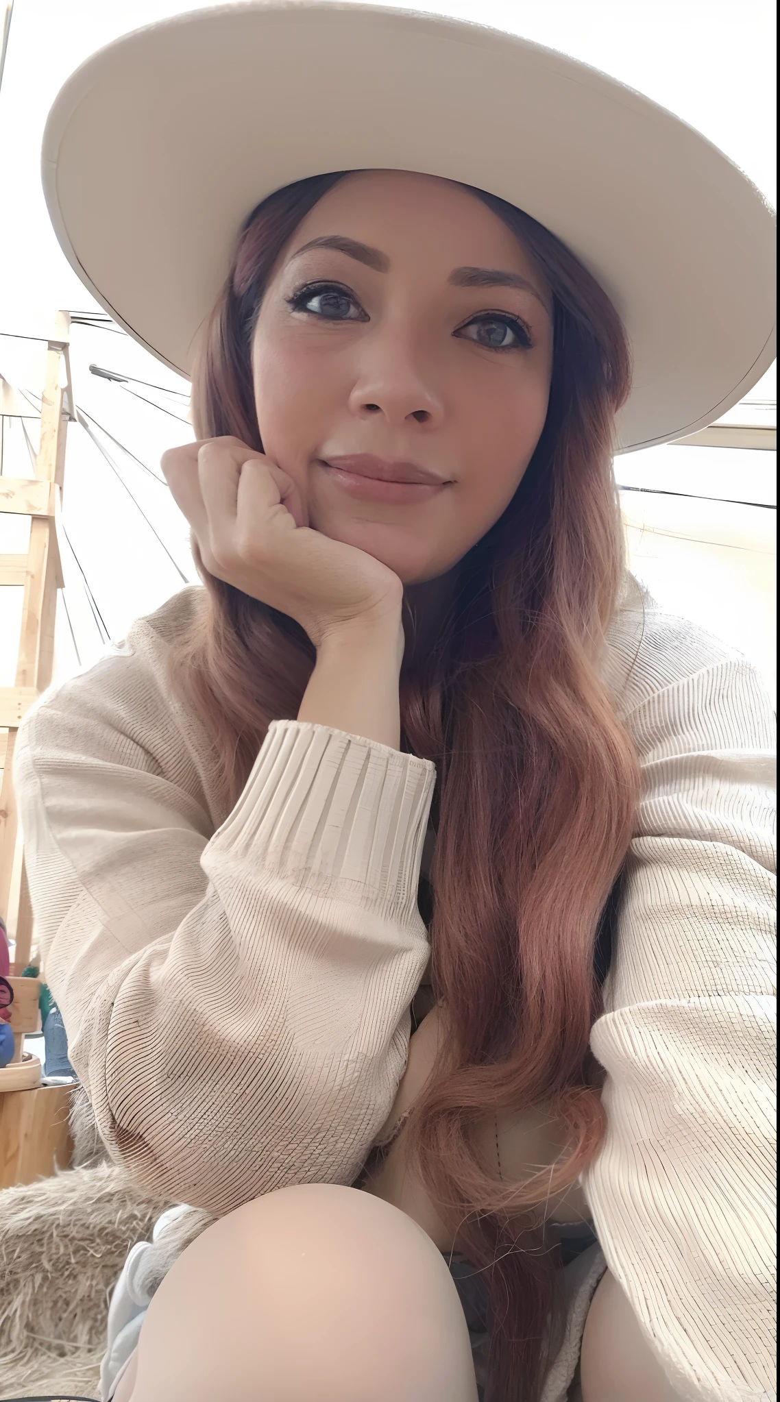 Arafed woman wearing a white hat and sweater sitting on a sofa, con sombrero, Ella lleva un sombrero, con una gargantilla y un lindo sombrero, con sombrero de paja, con un lindo sombrero, alanis guillen, lorena avarez, Una hermosa mujer vestida de blanco, taken in the early 2020s, Mariscala Becker, Imagen filtrada