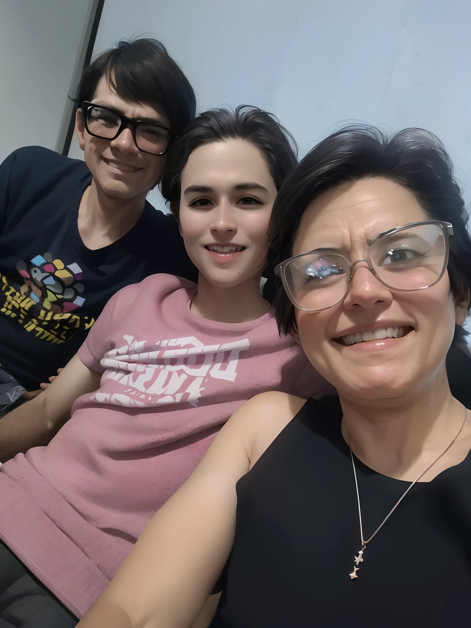There's three people sitting together on a couch smiling, Directed by: Nandor Soldier, mateus 9 5, Malika Favre, In Sao Paulo, São Paulo, Happy family, imagem de perfil, imagem do avatar, 3 5 year brazilian mother, foto de perfil, Directed by: Samuel Silva, Directed by: Willian Murai, caio santos, andrea rocha