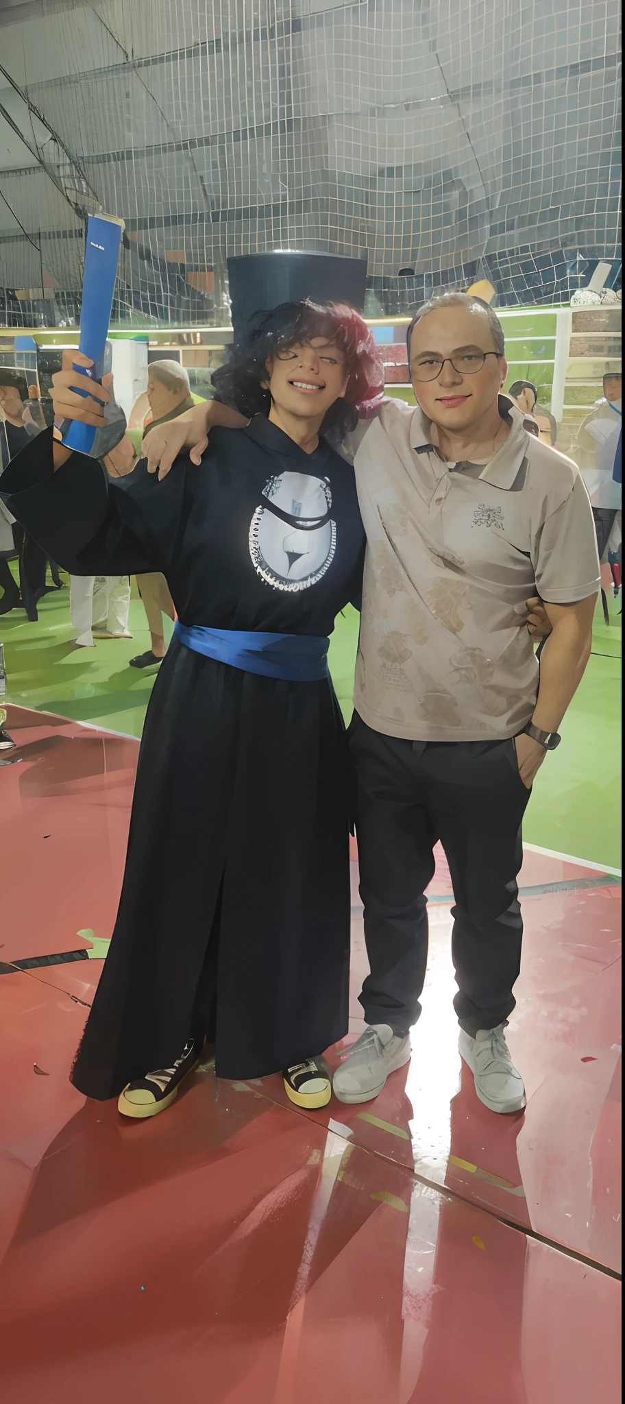 They are posing for a photo with a woman in costume, Directed by: Nandor Soldier, com um parceiro pirata do sexo masculino, Directed by: Daniel Lieske, por Romain brook, com dois personagens, Federico Pelat, por Ingrida Juniper, Alarcon Cartunista, Edon Guraziu, taken in the night, Directed by: Joe de Mers