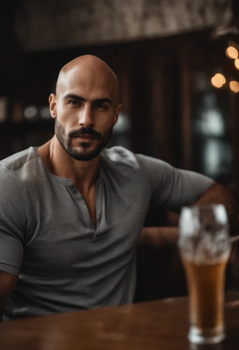 Bald man without hair, short beard and gray shirt having a drink, tatuagens, homem tatuado, macho atraente, Macho bonito, homem atraente, bonito rosto atraente, bonito e atraente, jovem atraente, Homem magro com pele bronzeada clara, homem bonito, cabelos castanhos na altura dos ombros, modelo masculino, rosto bonito perfeito, strong masculine features, rosto detalhado, square jawline, Can Yaman 8k
