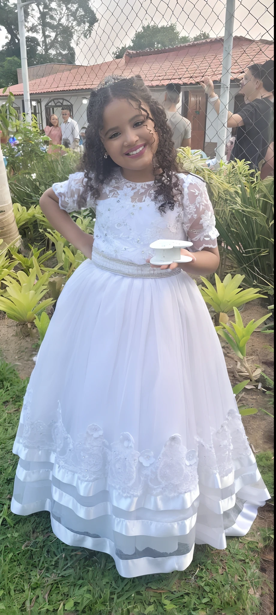 best quality, master part, fotorrealista, extremamente detalhado CG unidade 8k papel de parede, Chibi,1girl, Elsa,sozinho, cheio_corpo, sorrir, Olhando_em_visualizador, ao ar livre,