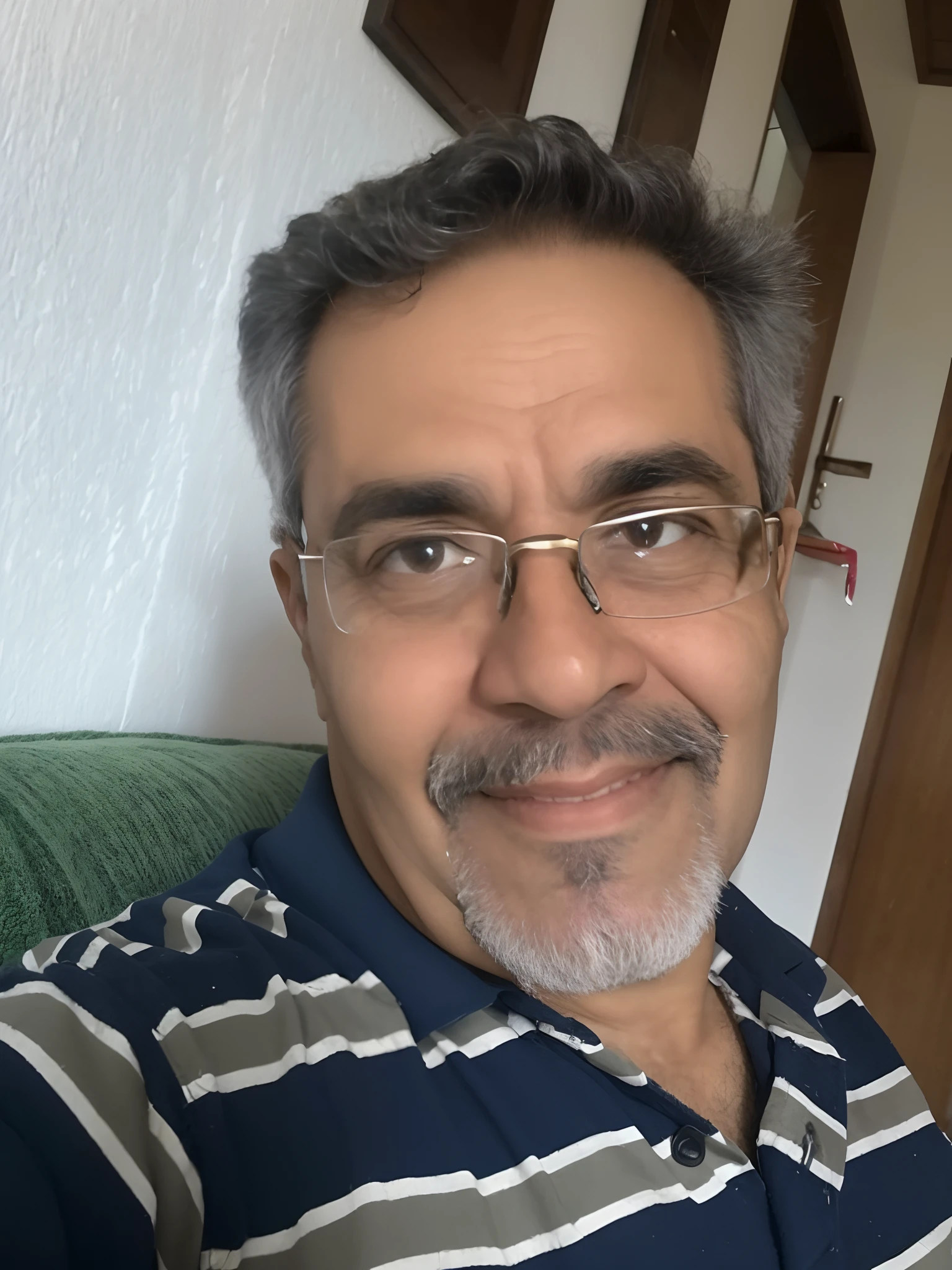Man with glasses and beard sitting on a couch, inspirado em Narayan Shridhar Bendre, Emad Mostaque, Mohamed Chahin, ele tem cerca de 60 anos, ele tem cerca de 6 0 anos de idade, Homem de 5 0 anos, Farid Ghanbari, Mahmud Barzanji, Ranjit Ghosh, foto selfie