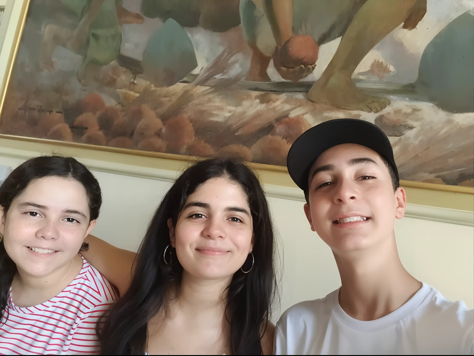 There are three people posing for a painting in front of a painting, Directed by: Nandor Soldier, foto de perfil, Sargent e Raffaelo Monti, imagem de qualidade muito baixa, Fotografia tirada em 2 0 2 0, Directed by: David Ruby, arte mista, tiradas em 2022, imagem de perfil, taken in the early 2020s
