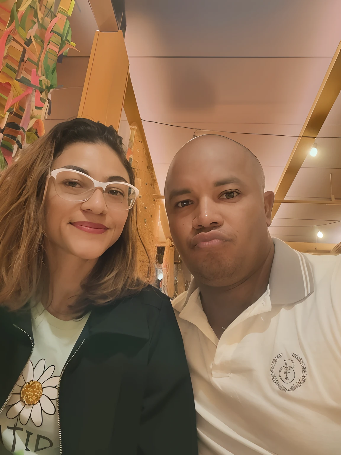 Homem e mulher no restaurante