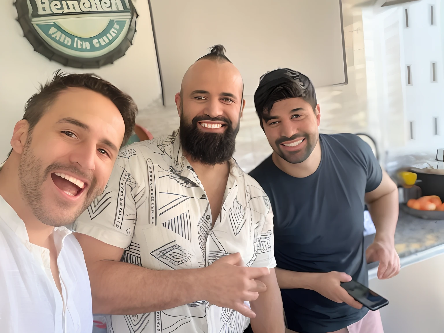 Three men standing in a kitchen with a man holding a remote control, com barba leonidas, Capturado no iPhone, inspired by Germán Londoño, #Oc, # Oc, tirado no iphone 1 3 pro, Condutor de Ene, Paulo Pepera Pablo Roldan, instagram story, Directed by: Adam Dario Keel, Genzoman e Frank Franzzeta